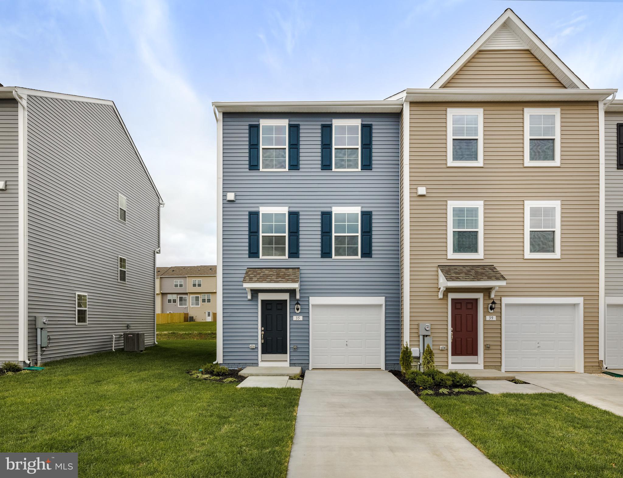 MCCAULEY CROSSING - Residential Lease