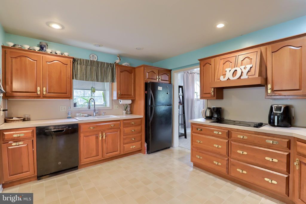 Photo of 114 SELTZER CT, LANCASTER, PA 17601 (MLS # PALA2034594)