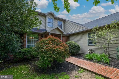 Photo of 114 SELTZER CT, LANCASTER, PA 17601 (MLS # PALA2034594)