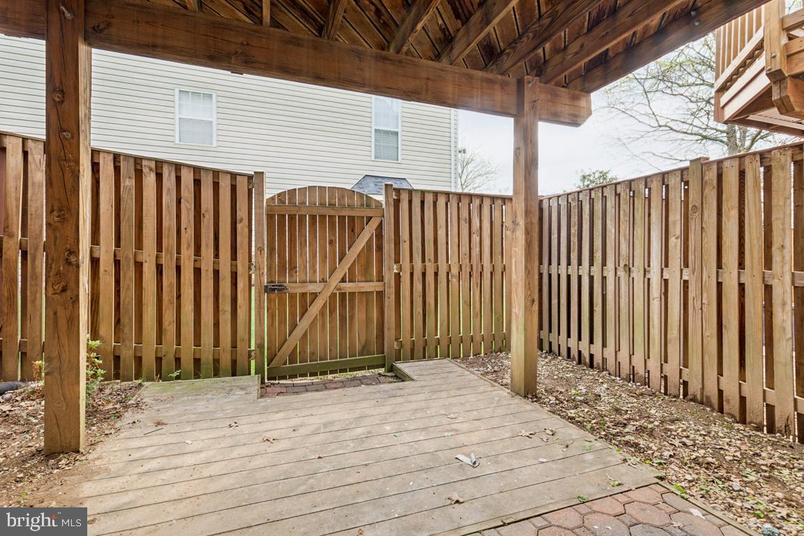 CHELSEA COURTS - Residential Lease