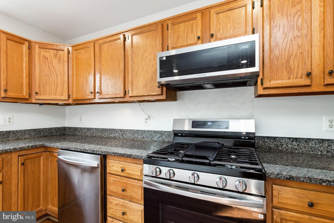 CHELSEA COURTS - Residential Lease