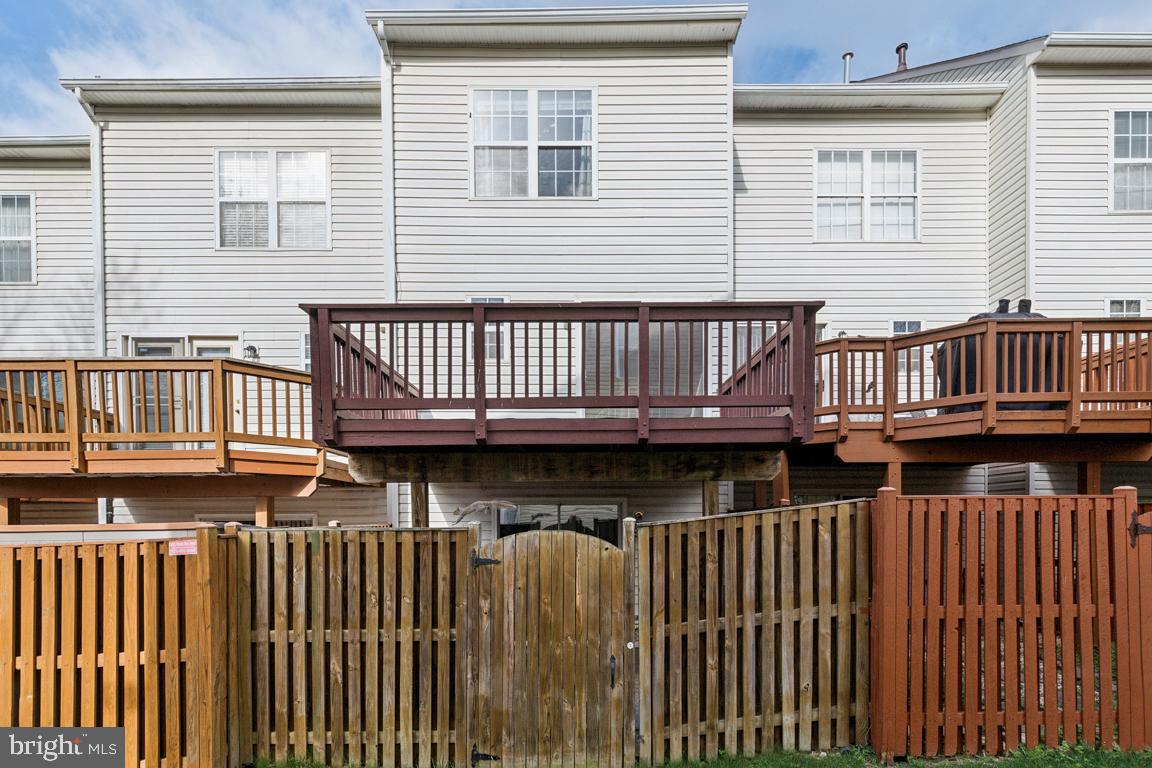 CHELSEA COURTS - Residential Lease