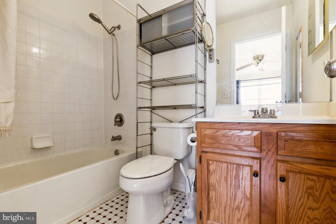 CHELSEA COURTS - Residential Lease