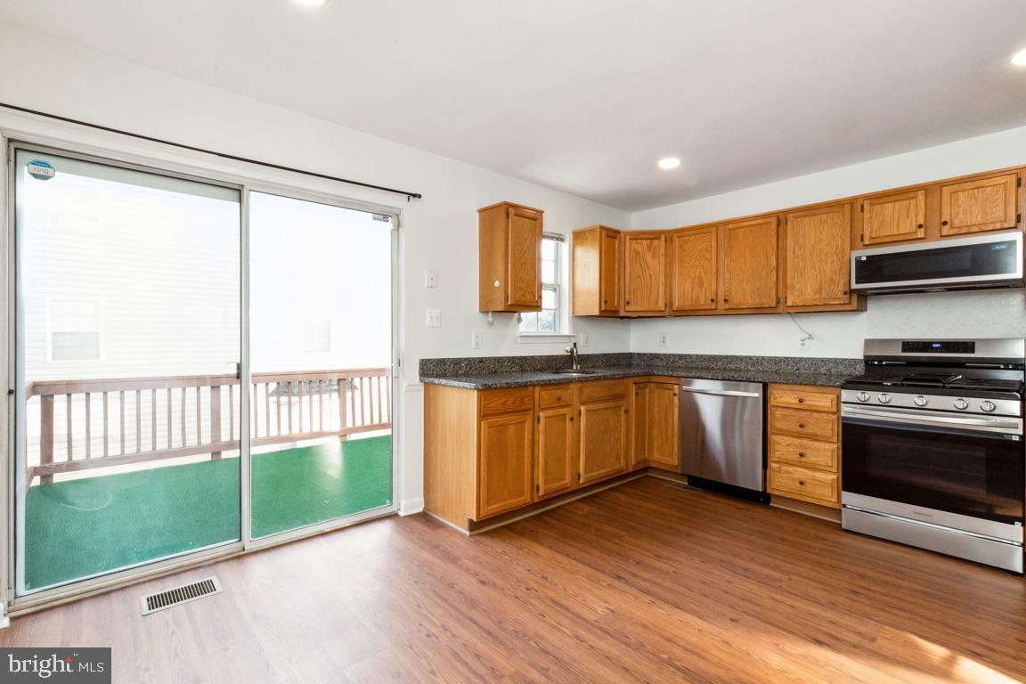 CHELSEA COURTS - Residential Lease