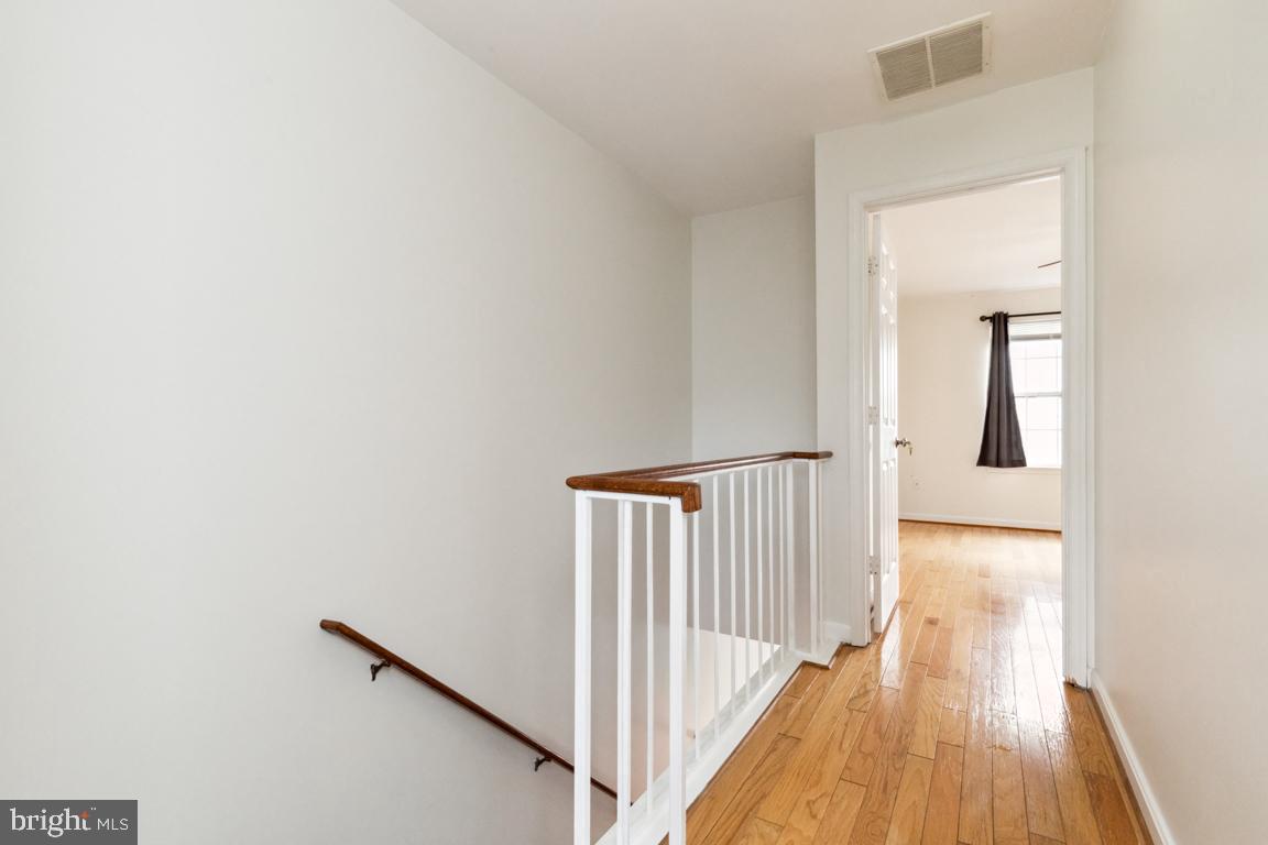 CHELSEA COURTS - Residential Lease