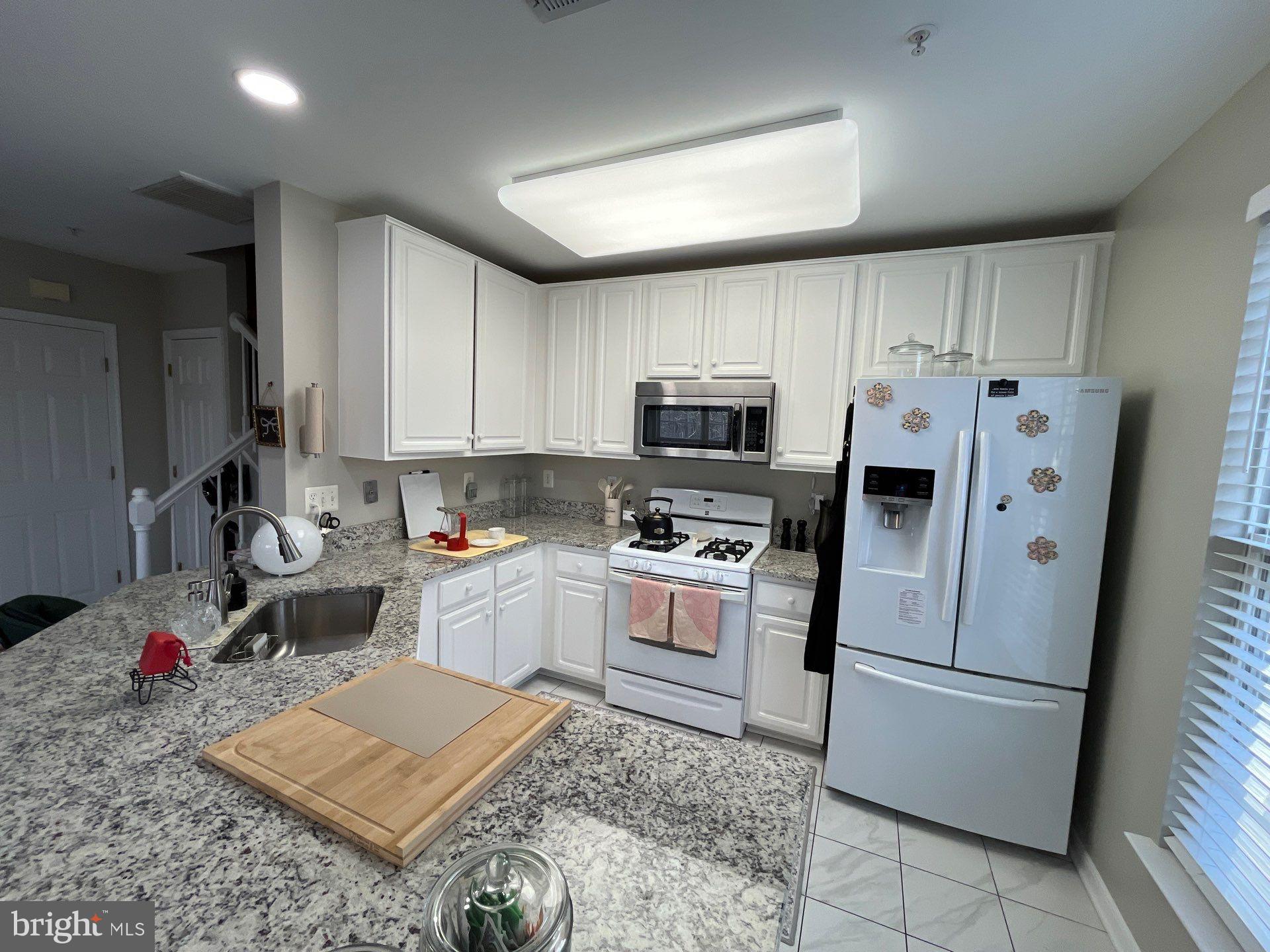 FAIR LAKES CONDO - Residential Lease