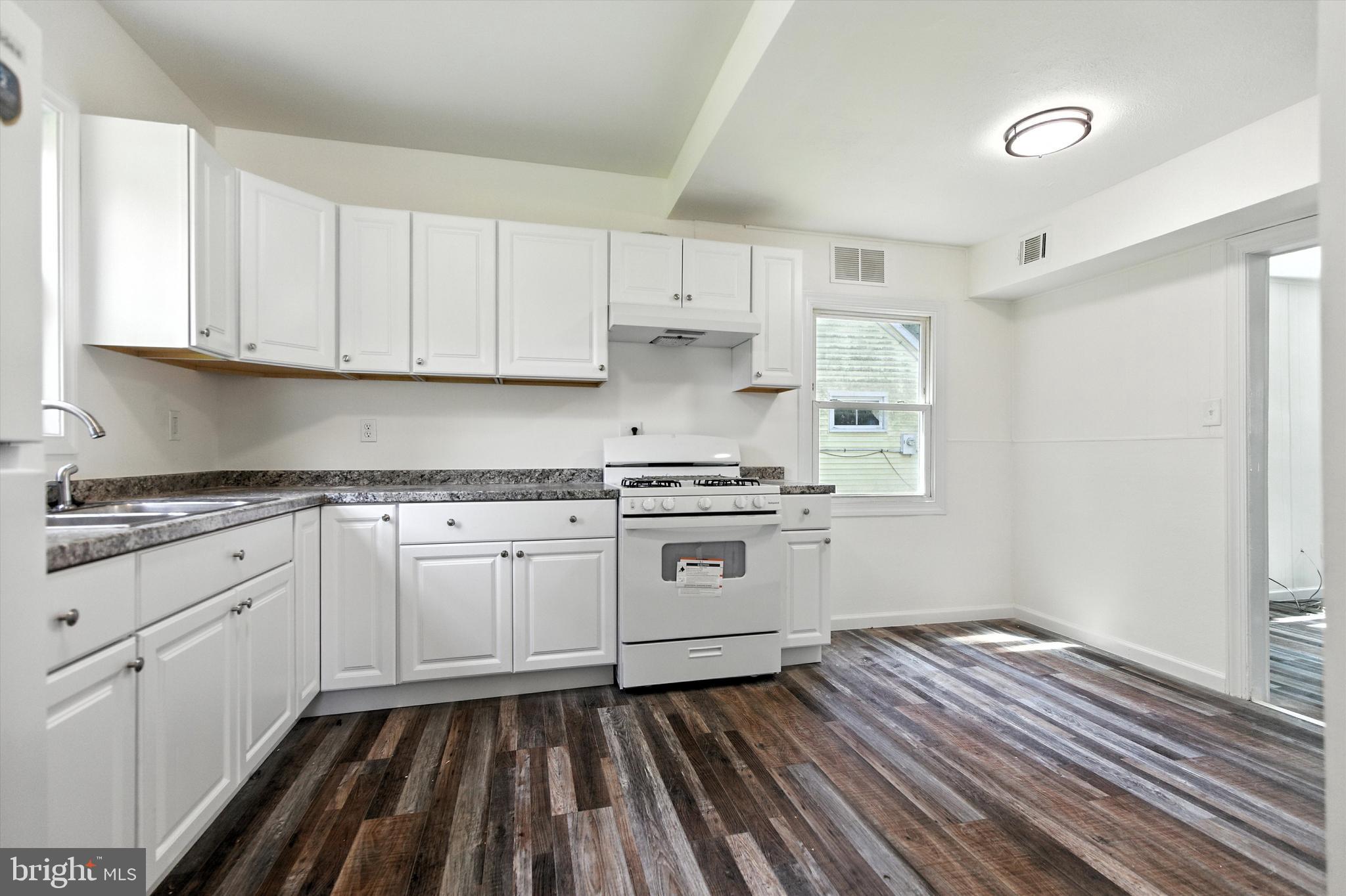 GLEN GARDENS - Residential Lease