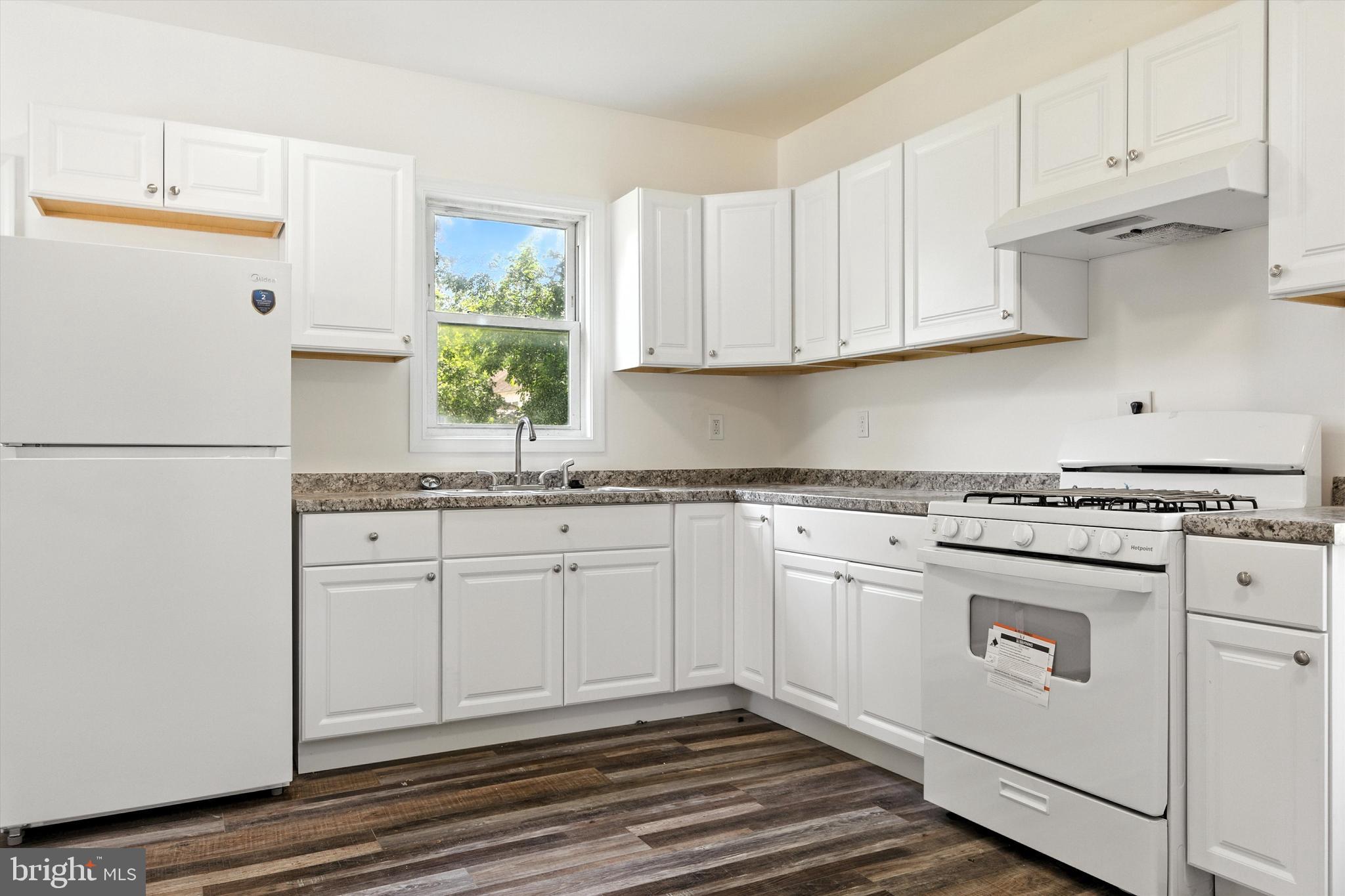 GLEN GARDENS - Residential Lease