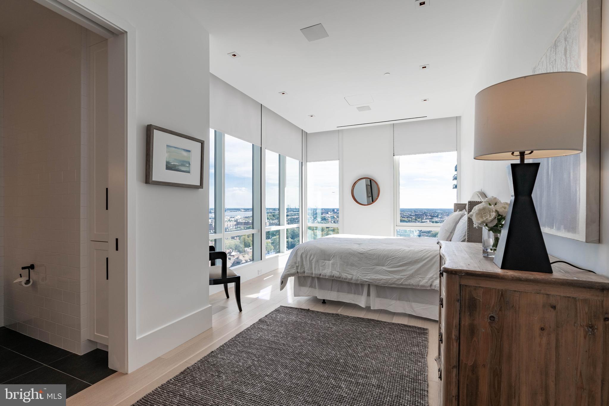 SOCIETY HILL - Residential