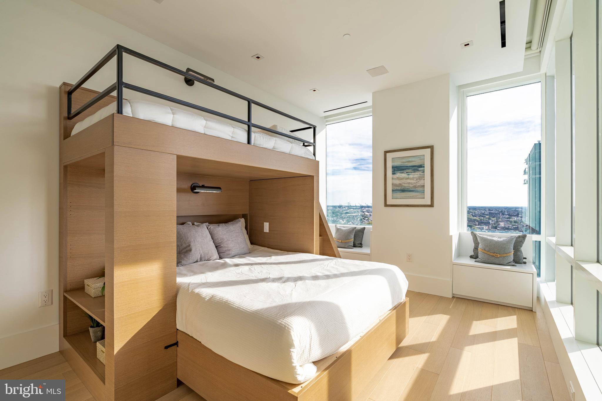 SOCIETY HILL - Residential