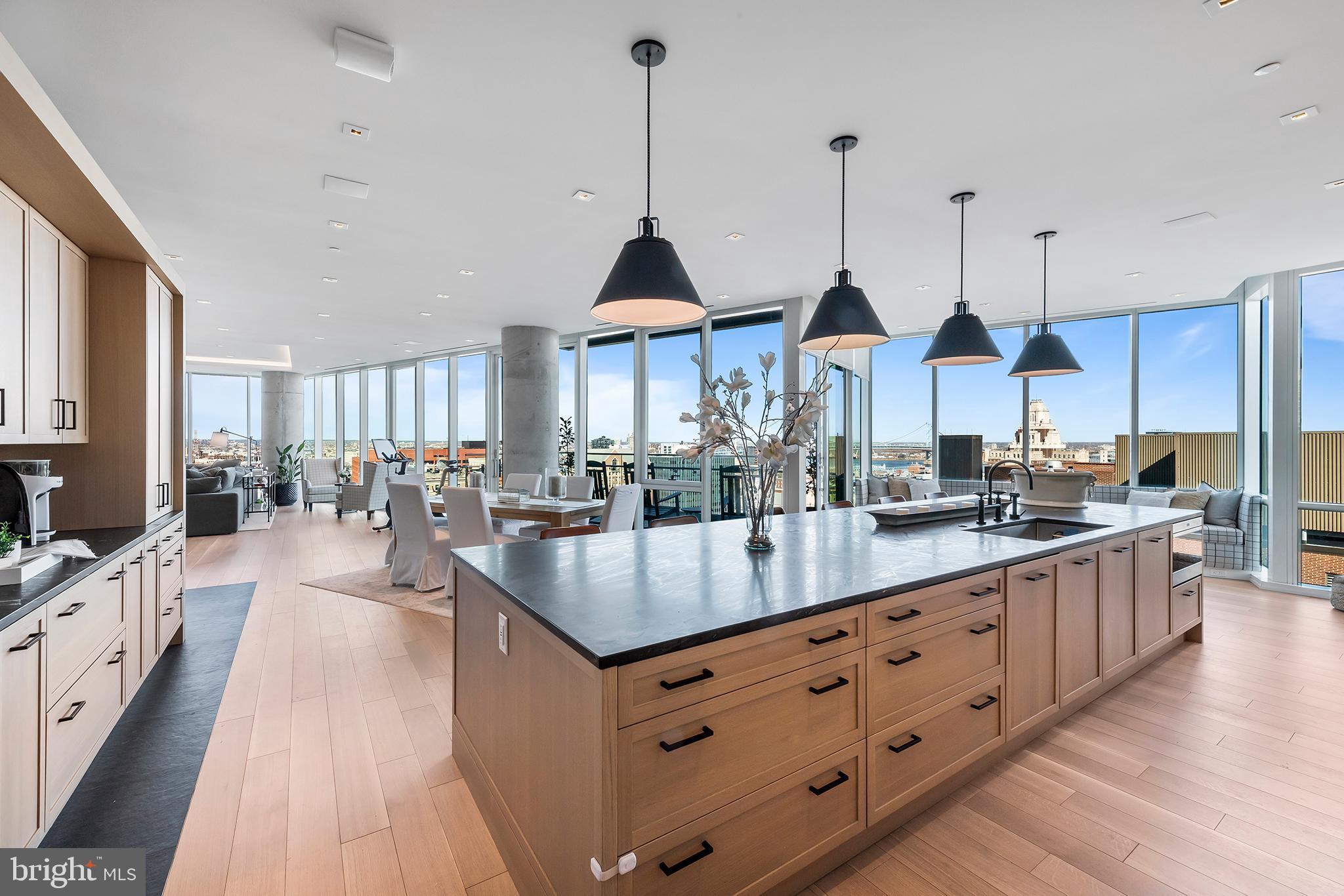 SOCIETY HILL - Residential