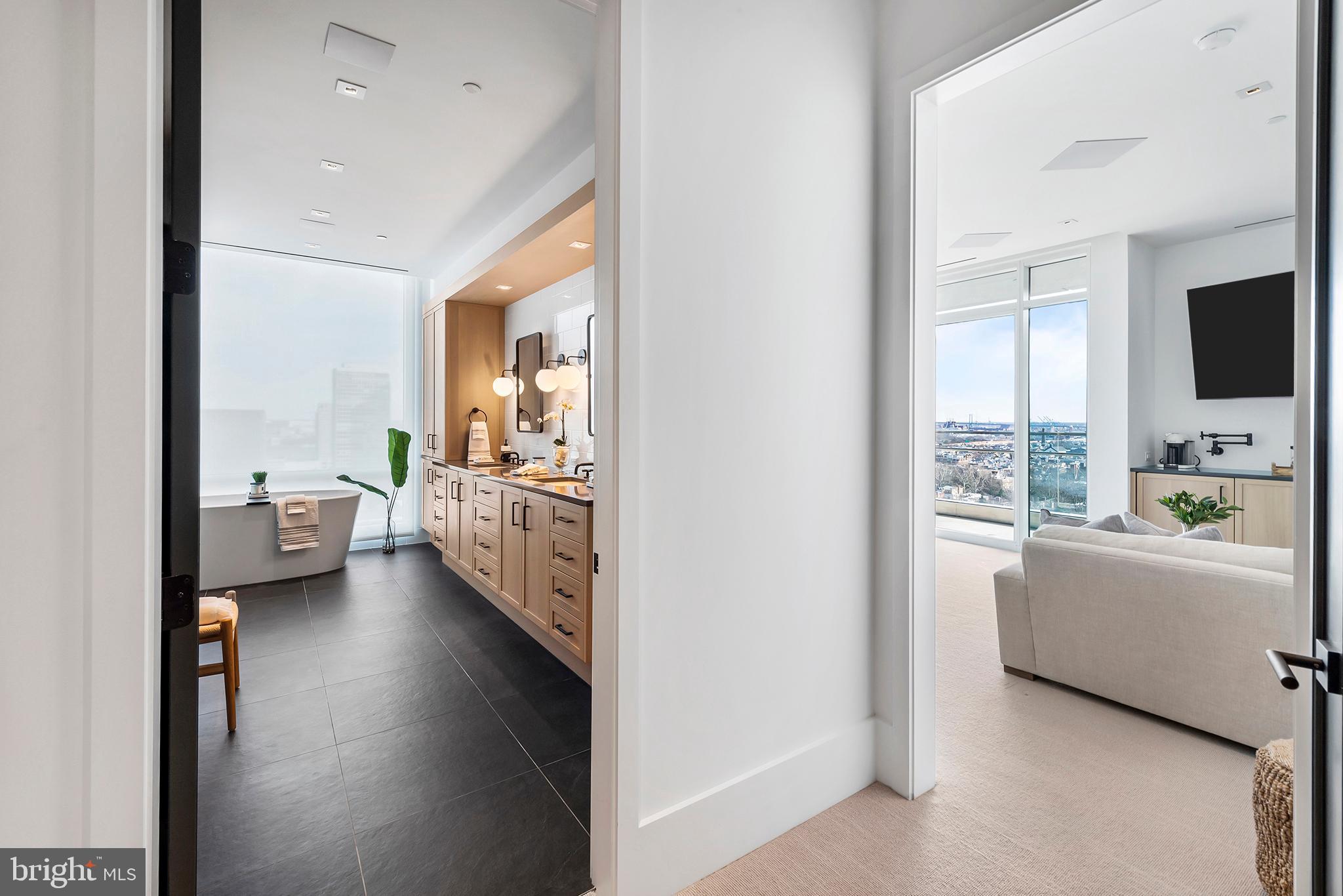 SOCIETY HILL - Residential