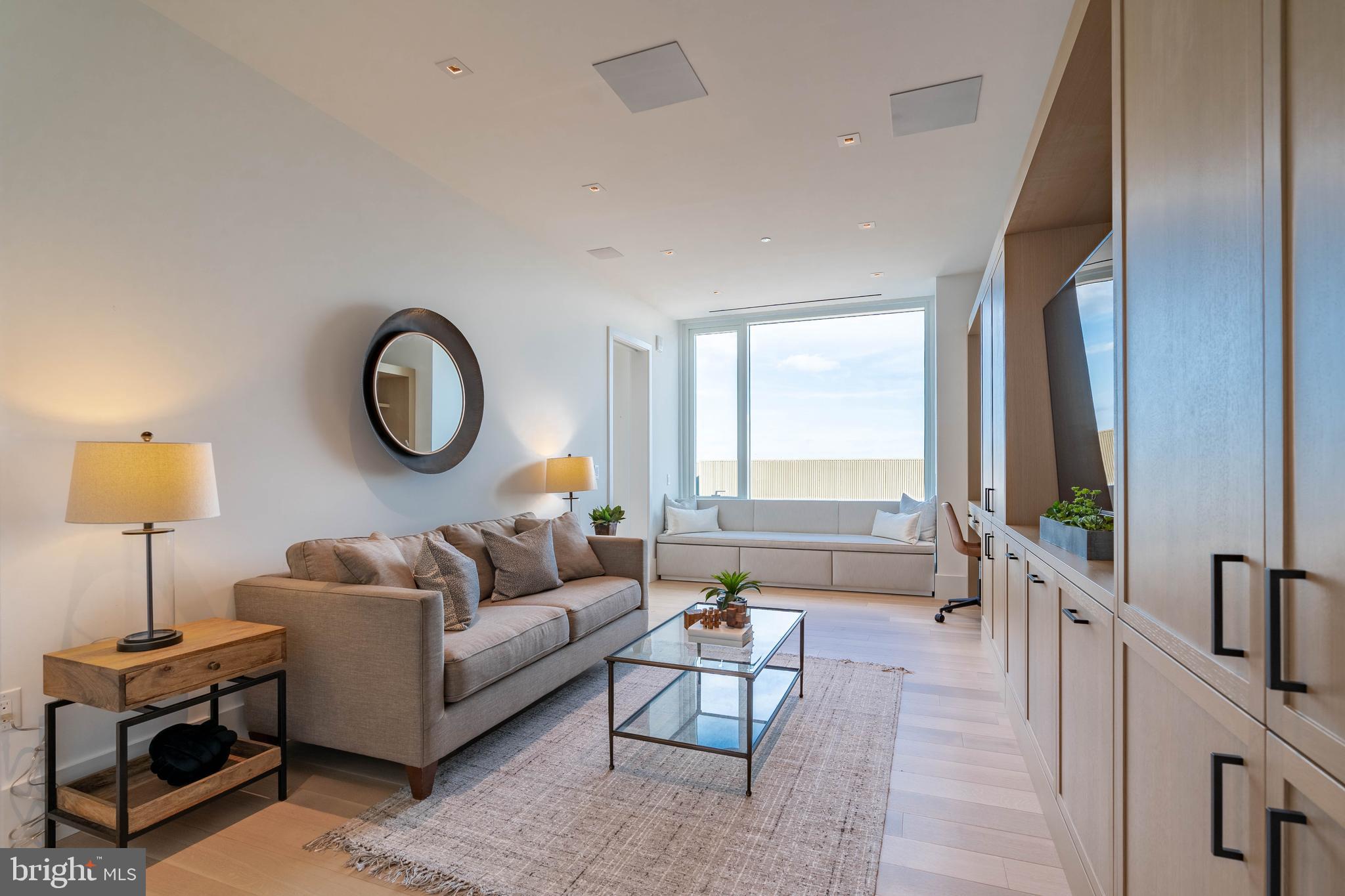 SOCIETY HILL - Residential