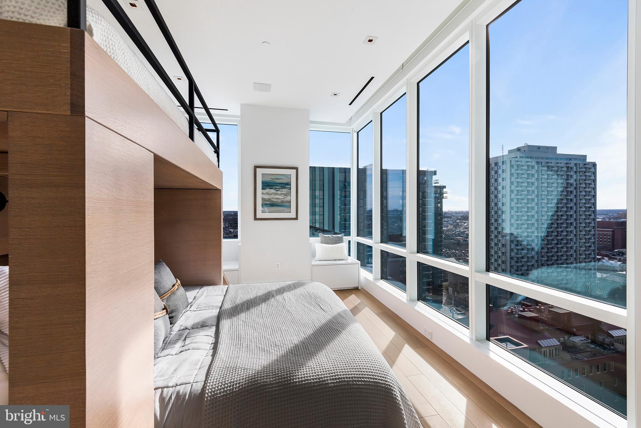 SOCIETY HILL - Residential