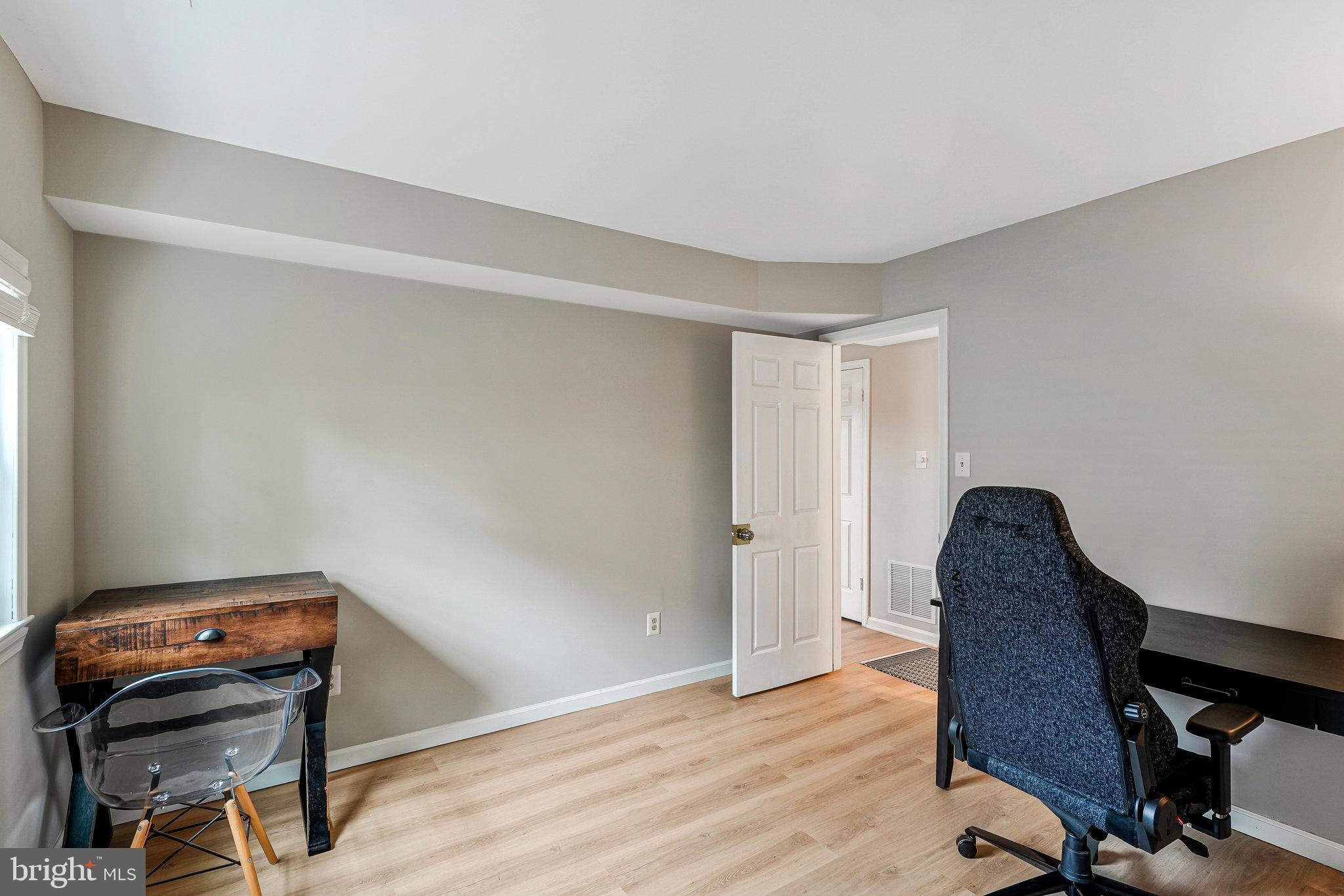 KINGSTON CHASE - Residential