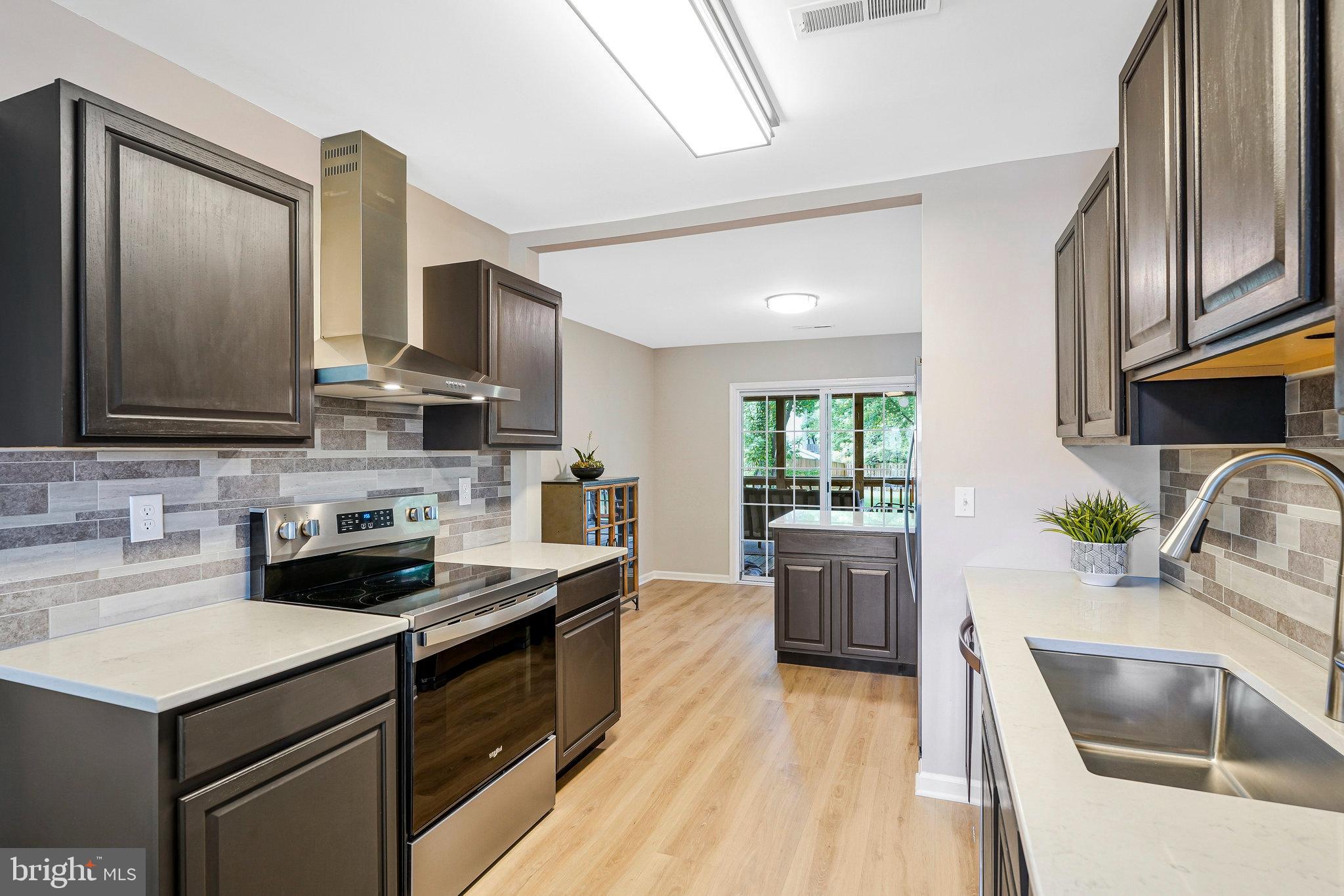 KINGSTON CHASE - Residential