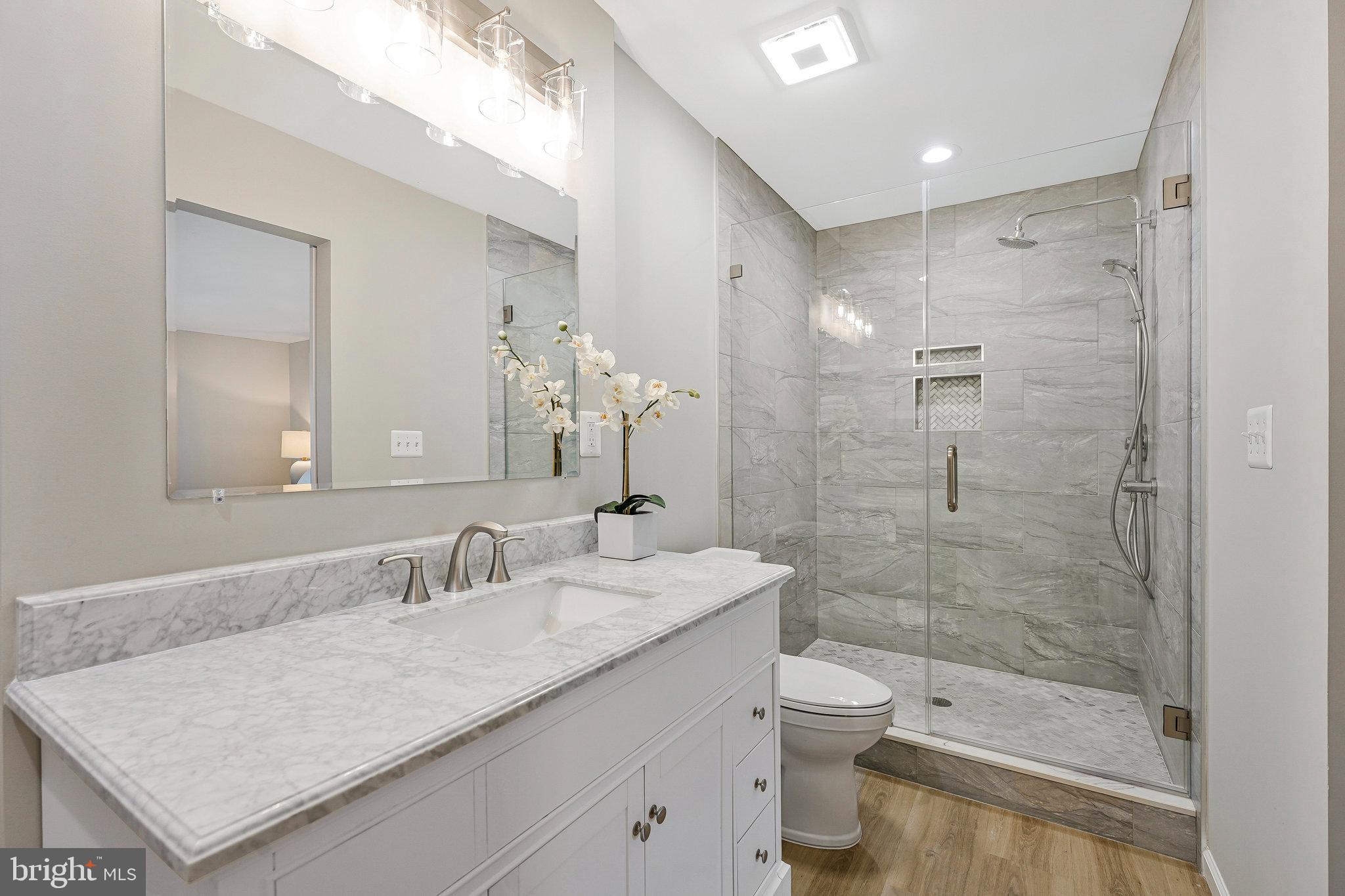 KINGSTON CHASE - Residential