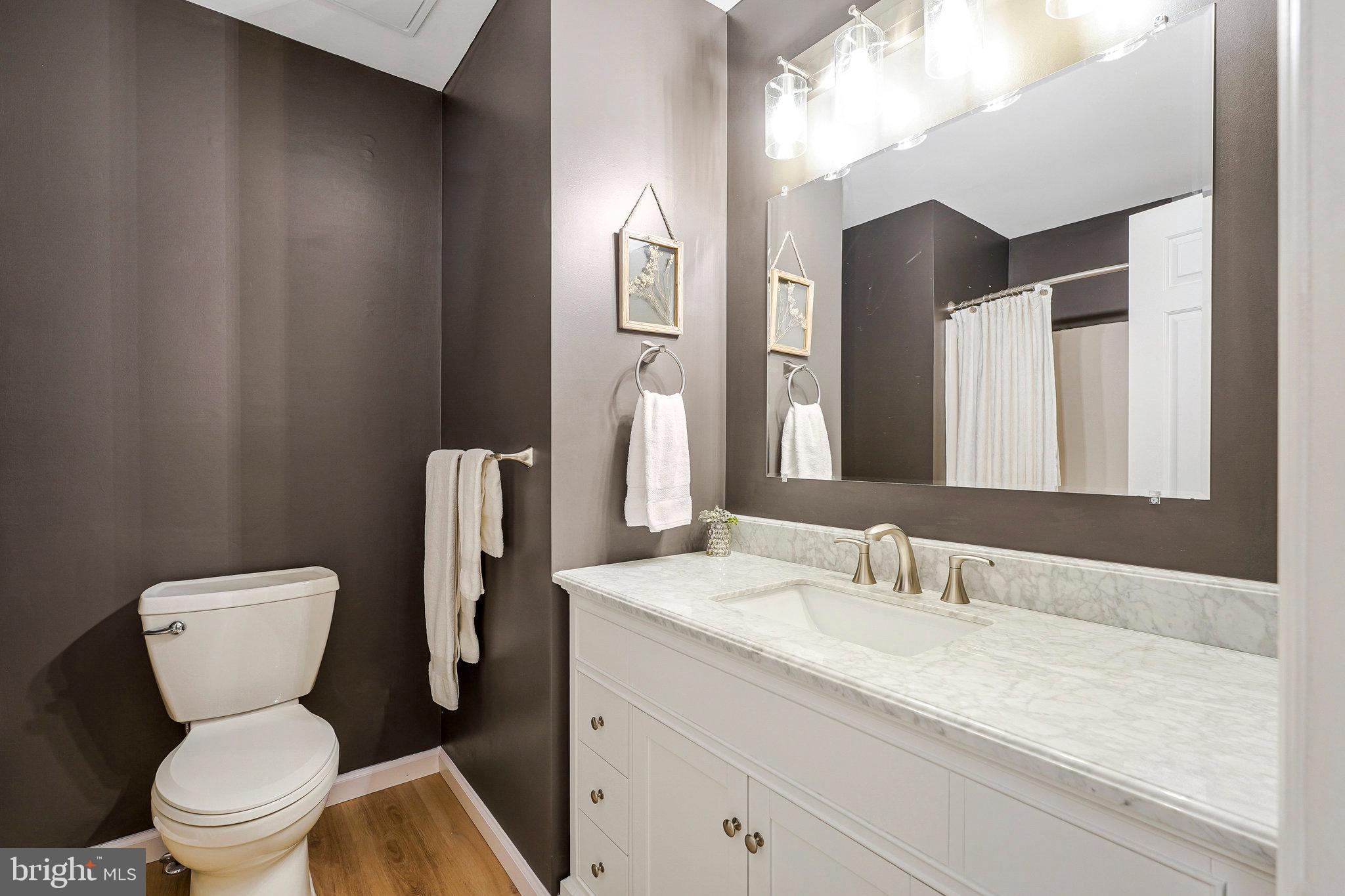 KINGSTON CHASE - Residential