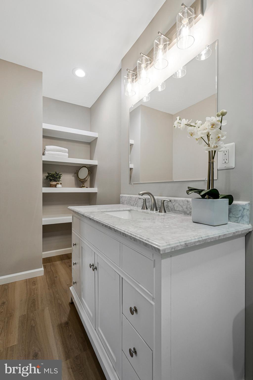 KINGSTON CHASE - Residential