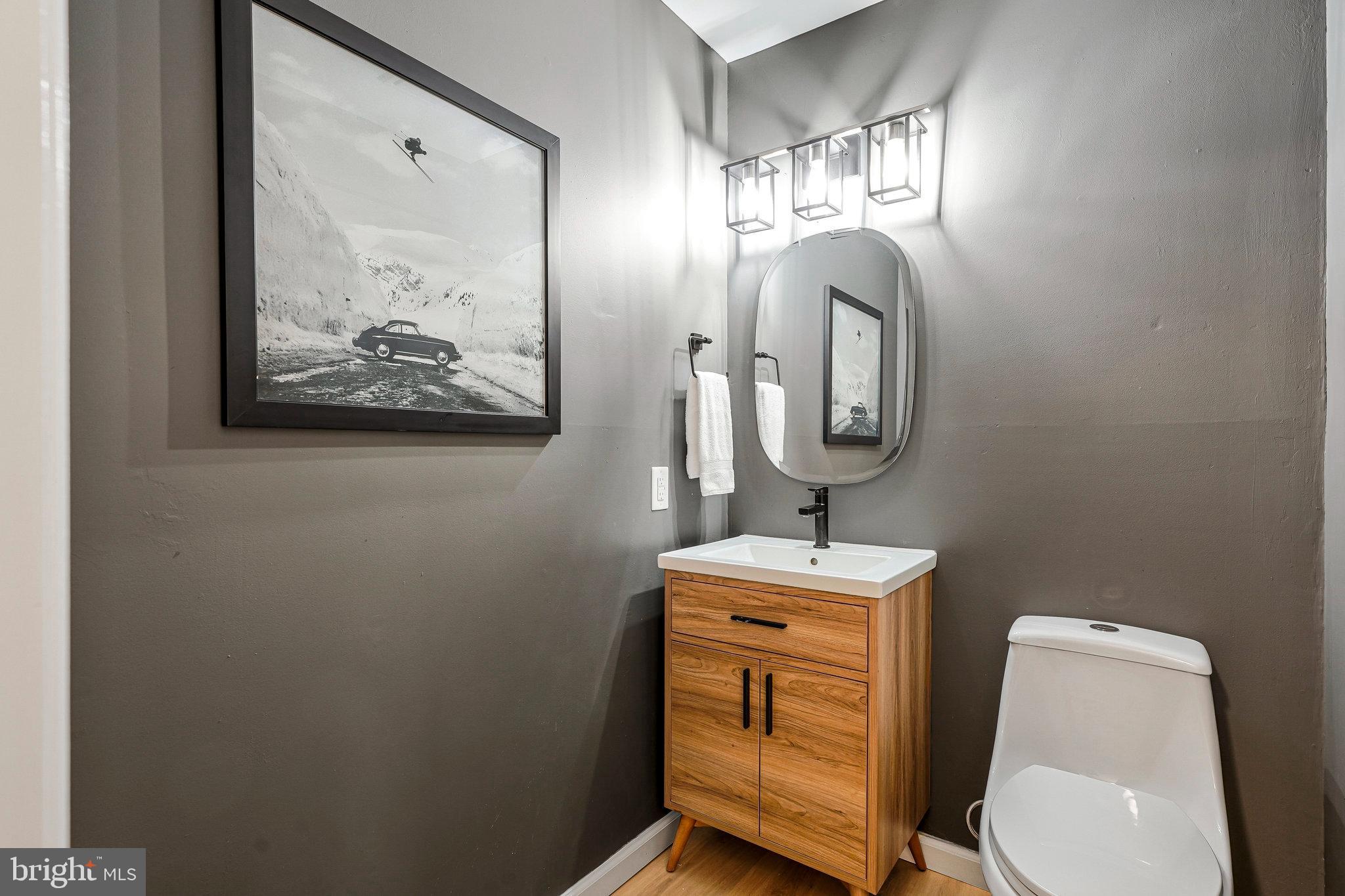 KINGSTON CHASE - Residential