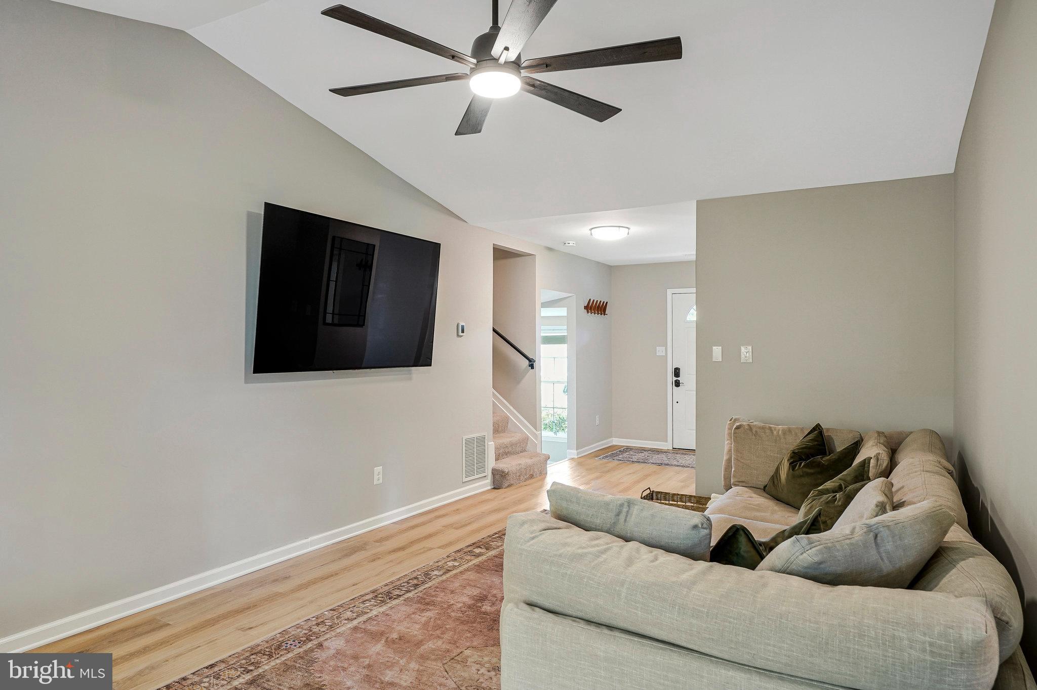 KINGSTON CHASE - Residential