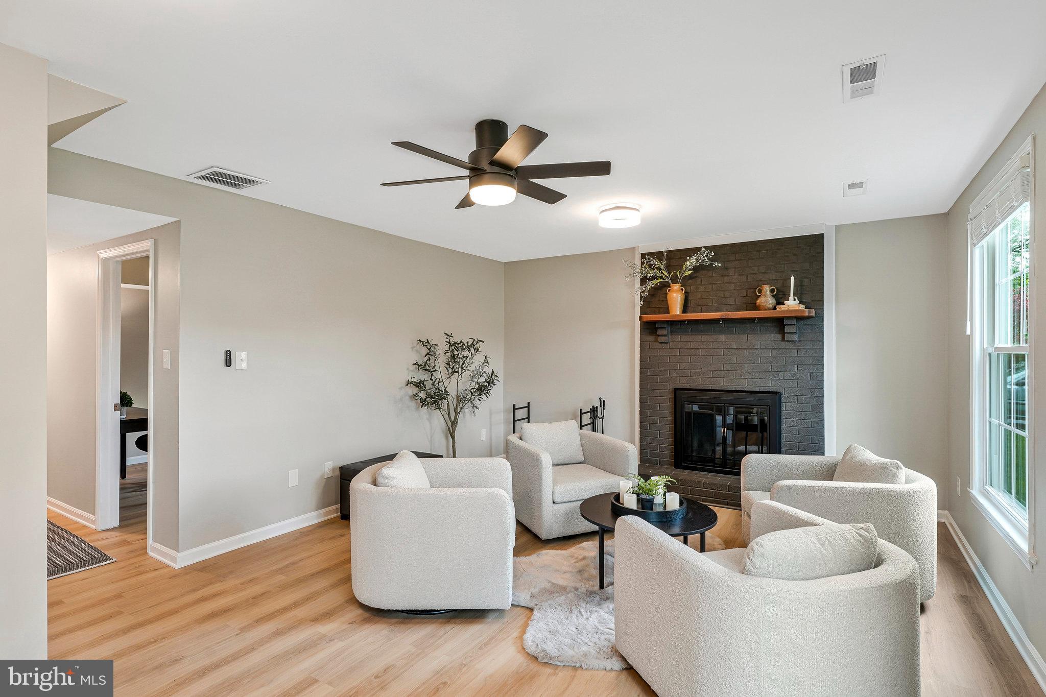 KINGSTON CHASE - Residential