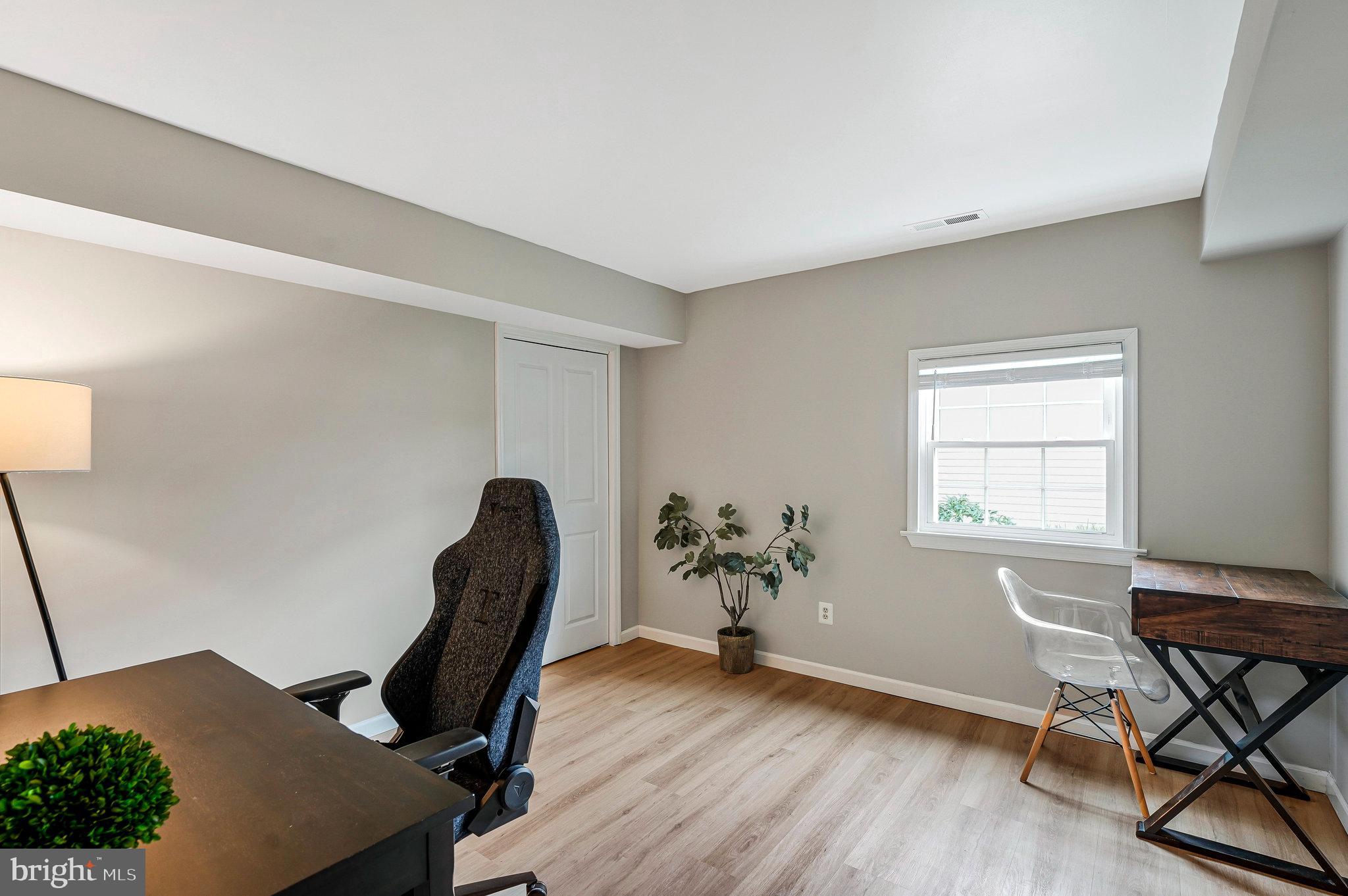 KINGSTON CHASE - Residential