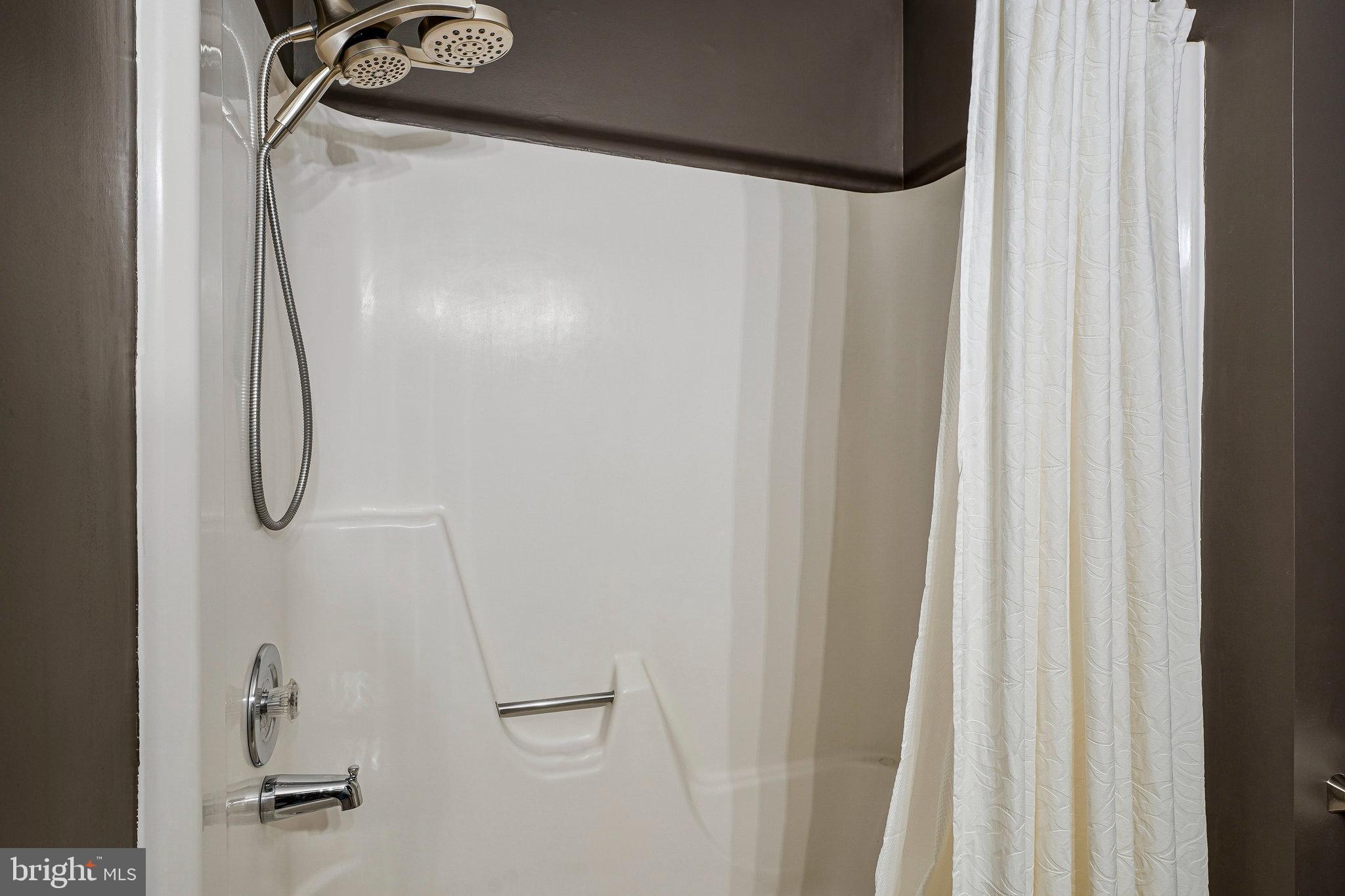 KINGSTON CHASE - Residential