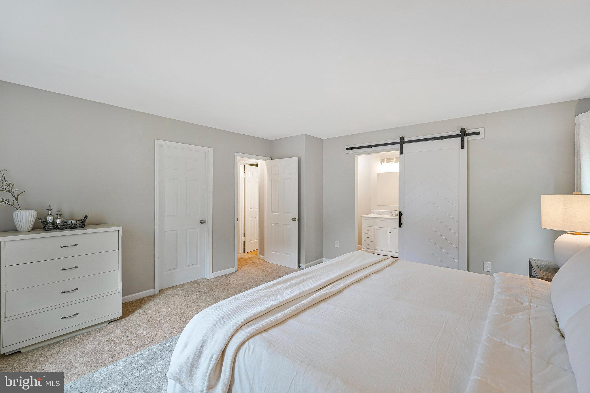 KINGSTON CHASE - Residential