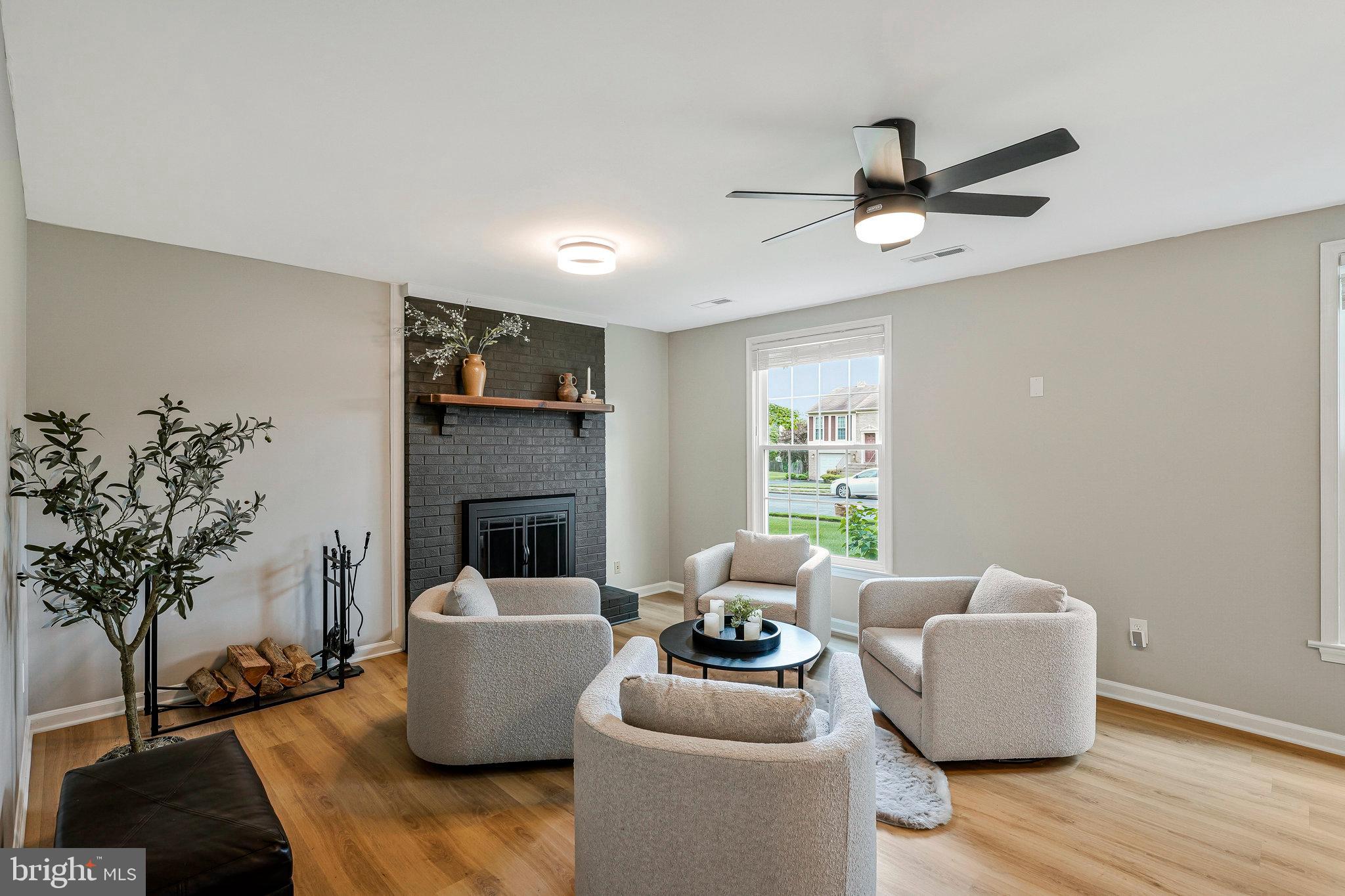 KINGSTON CHASE - Residential