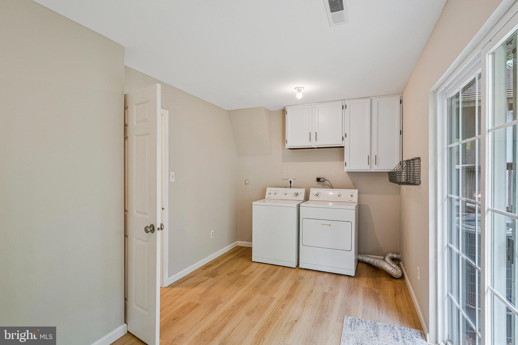 KINGSTON CHASE - Residential