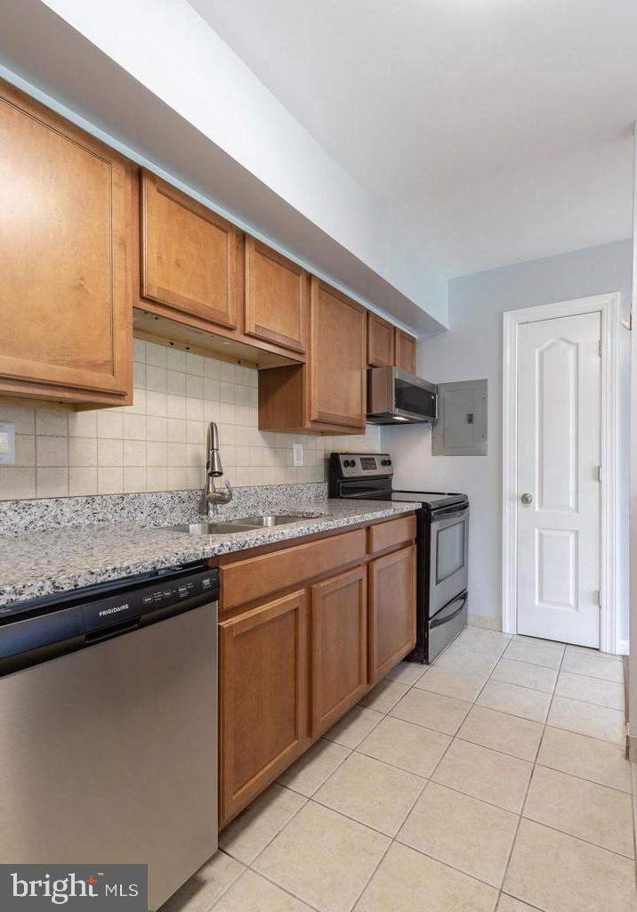 WESTWOOD PARK - Residential Lease