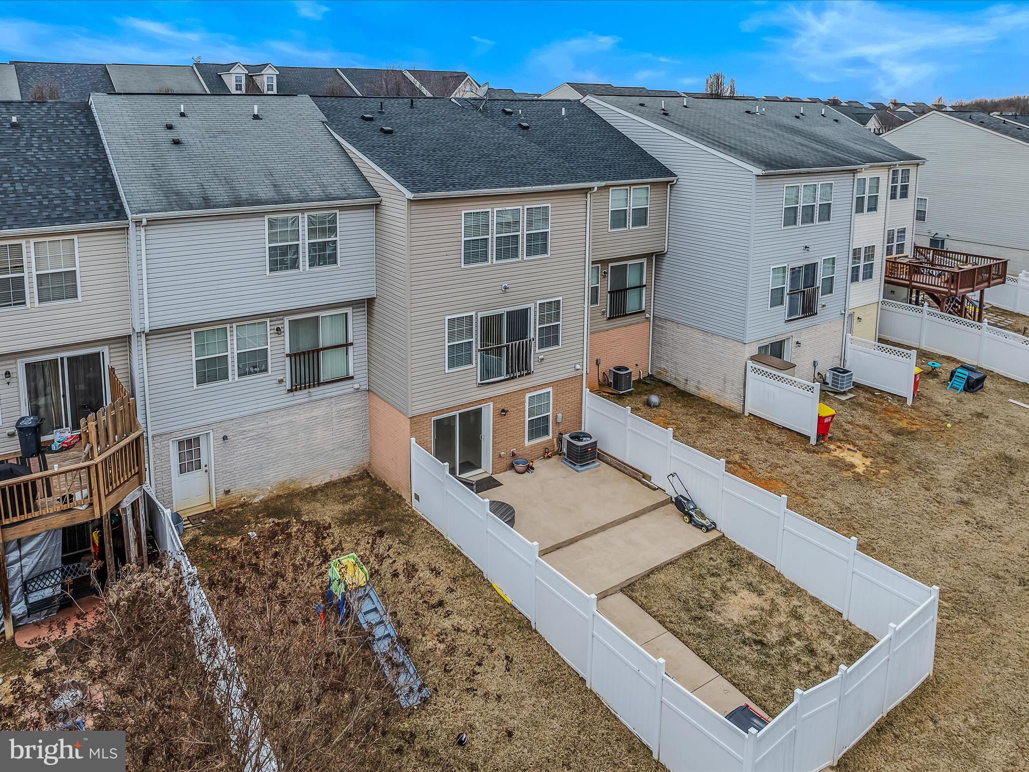 LAKELAND PLACE - Residential