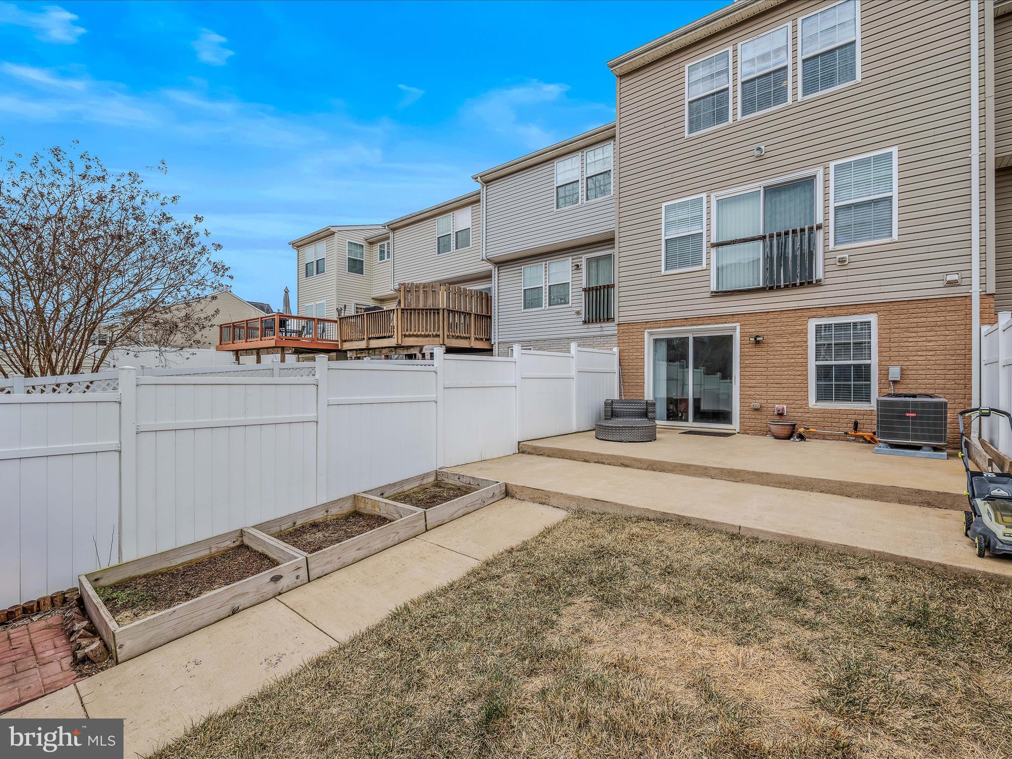 LAKELAND PLACE - Residential