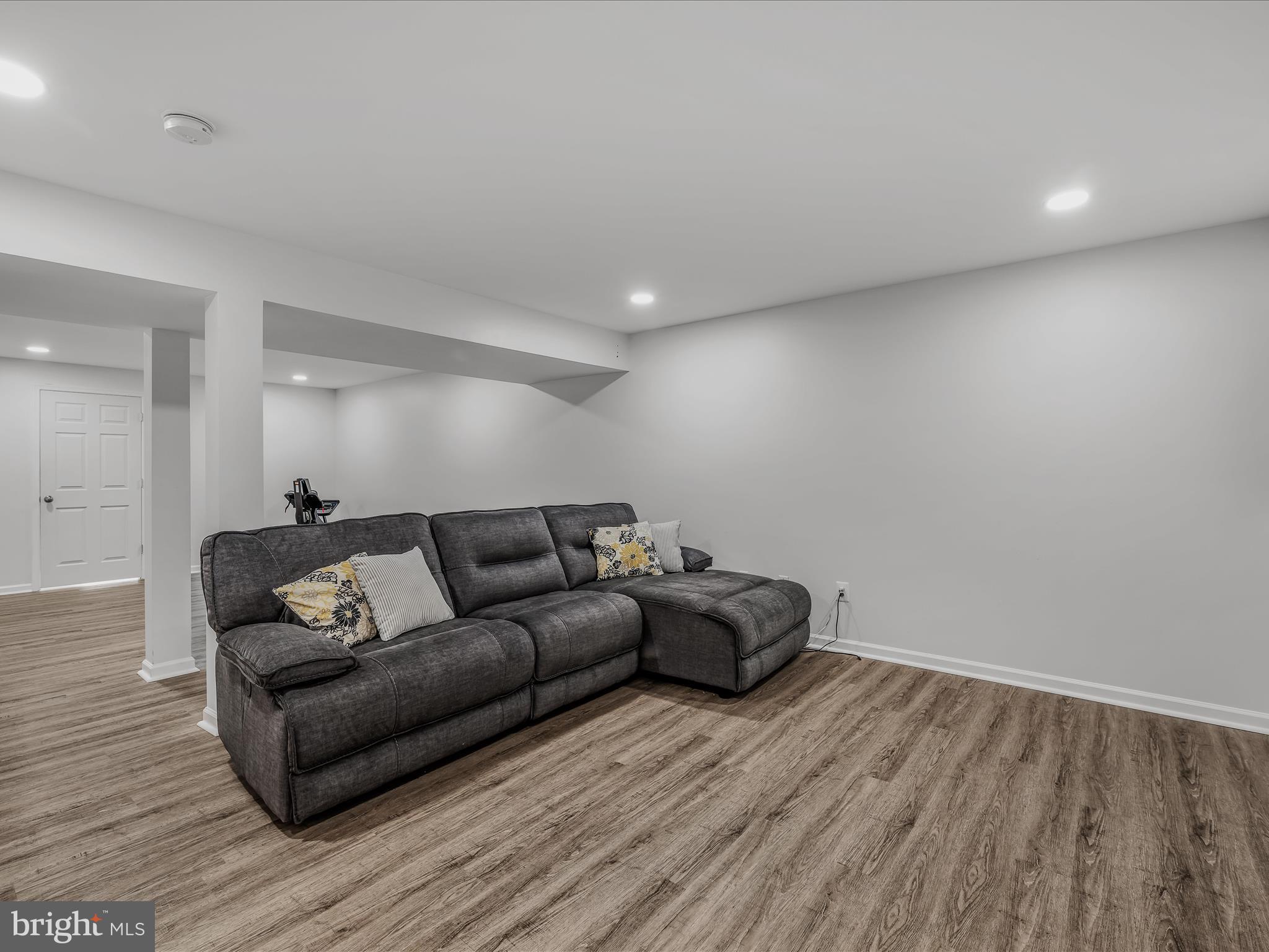 LAKELAND PLACE - Residential