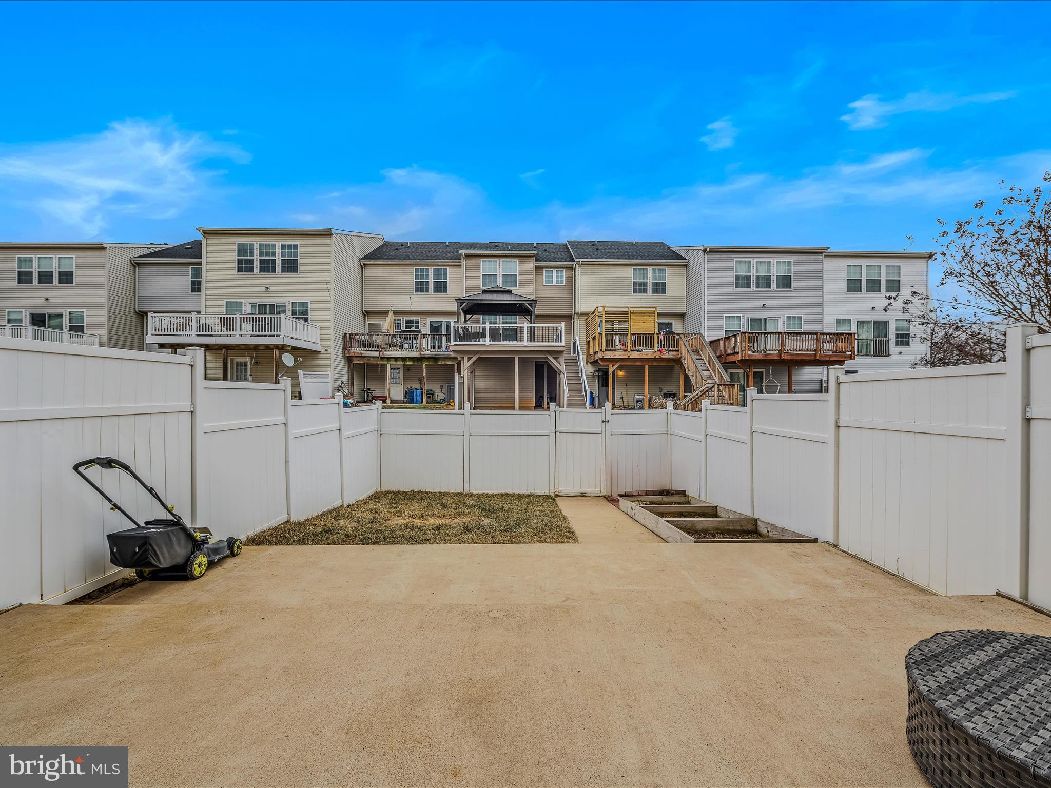 LAKELAND PLACE - Residential