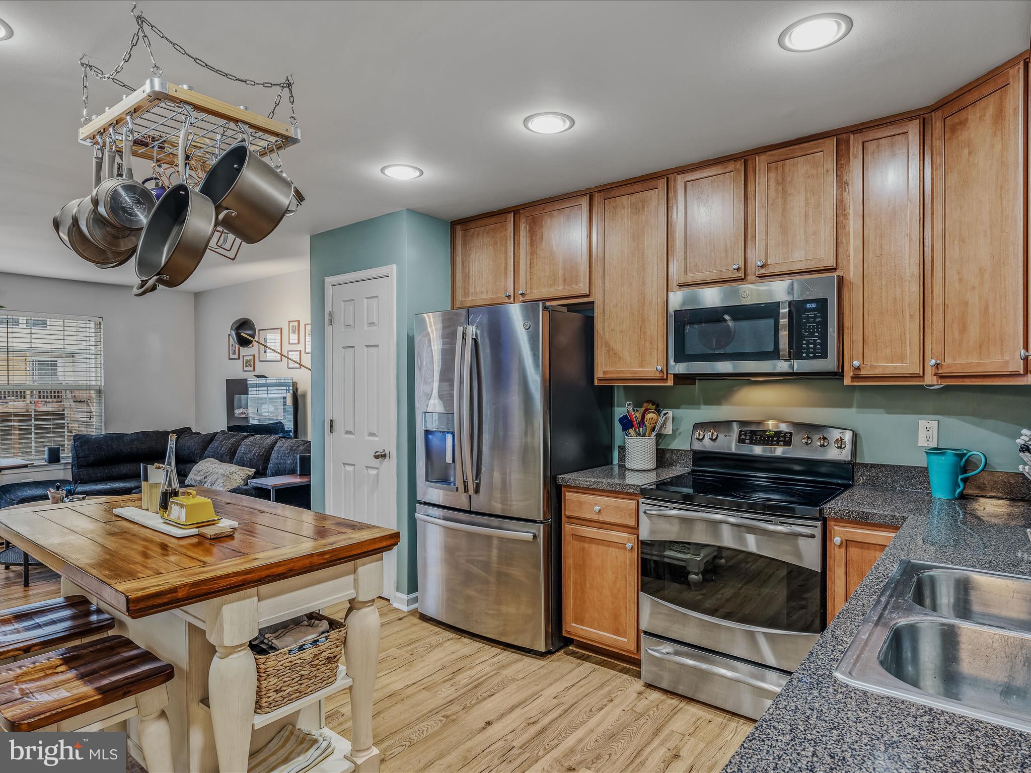 LAKELAND PLACE - Residential