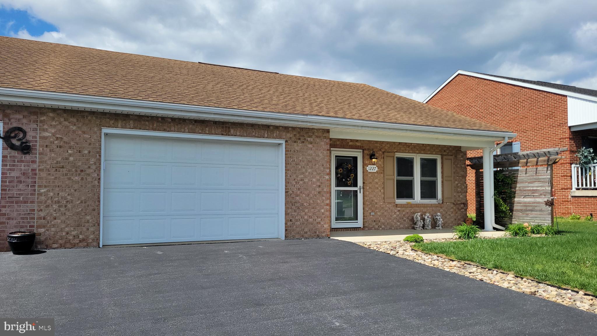 SOUTH POINTE - Residential