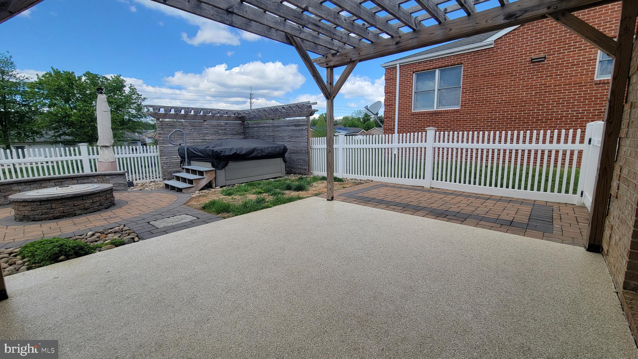 SOUTH POINTE - Residential