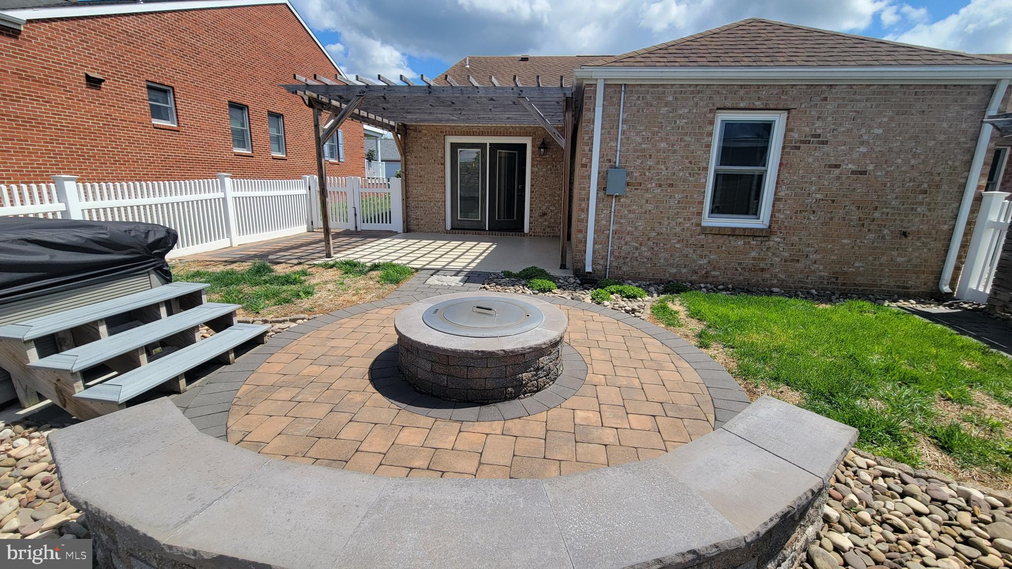 SOUTH POINTE - Residential