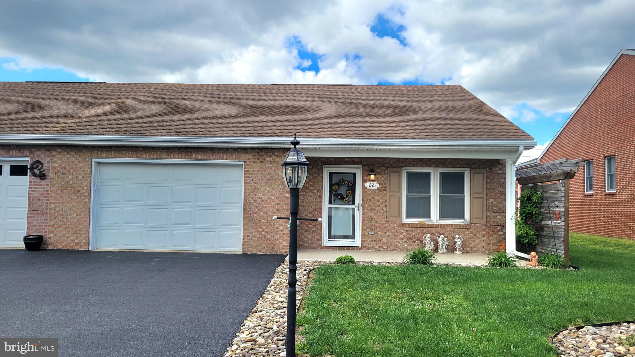 SOUTH POINTE - Residential