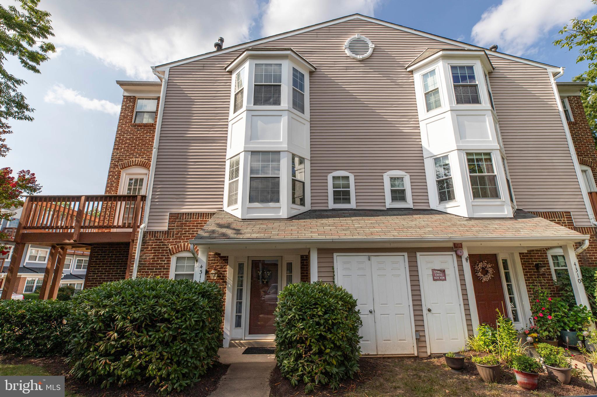 4311 CHARIOT COURT 122