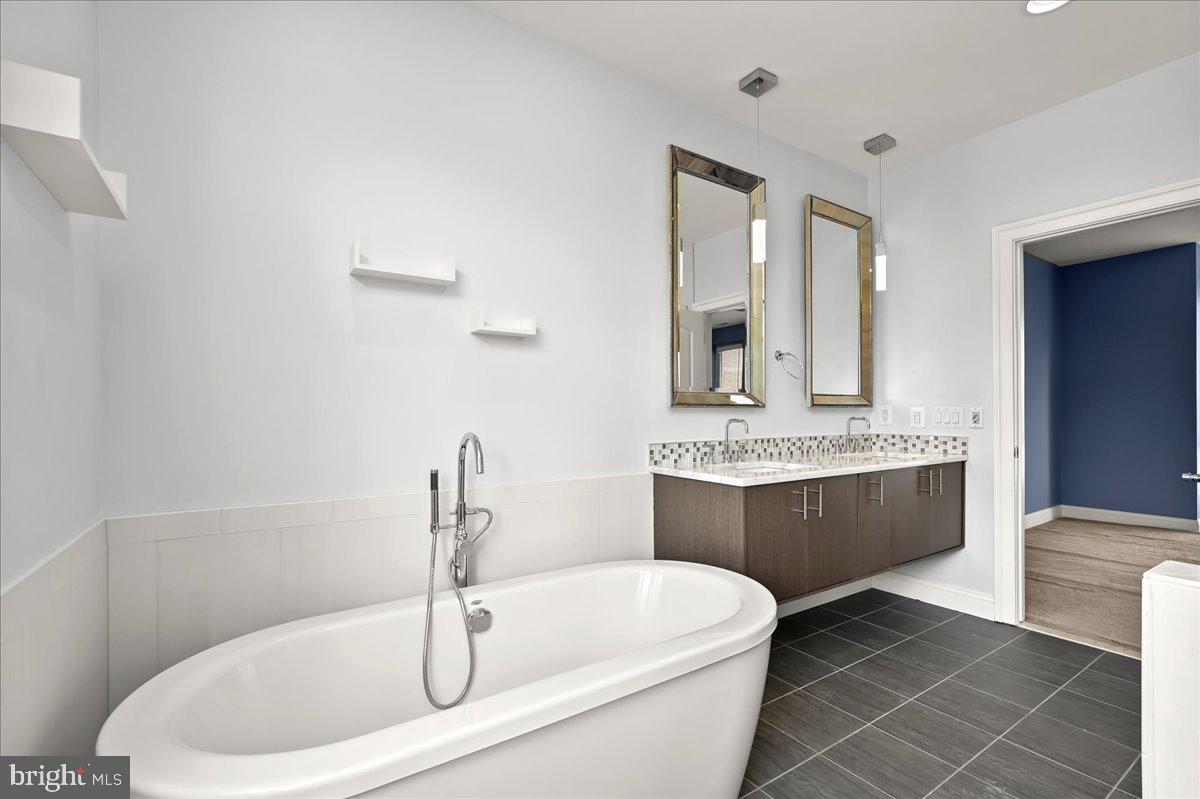 PIER HOMES AT HARBORVIEW - Residential