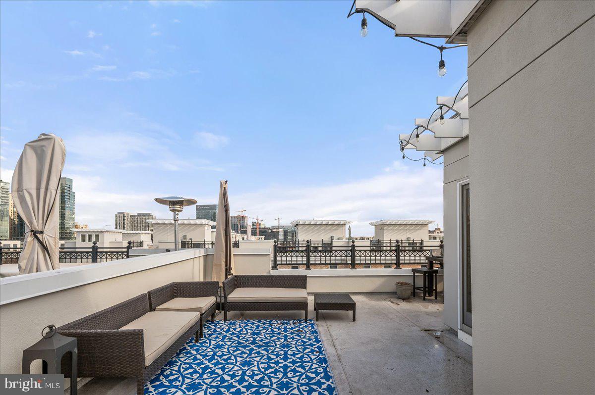 PIER HOMES AT HARBORVIEW - Residential