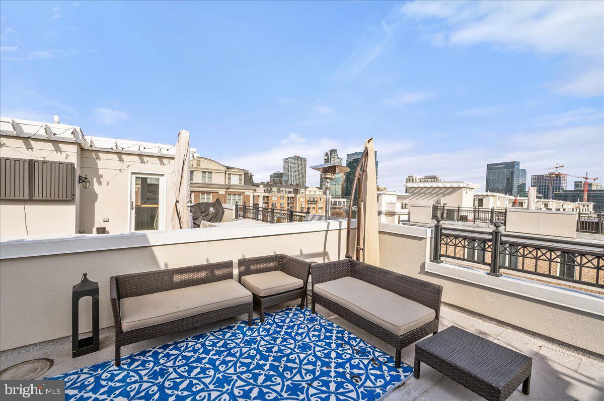 PIER HOMES AT HARBORVIEW - Residential