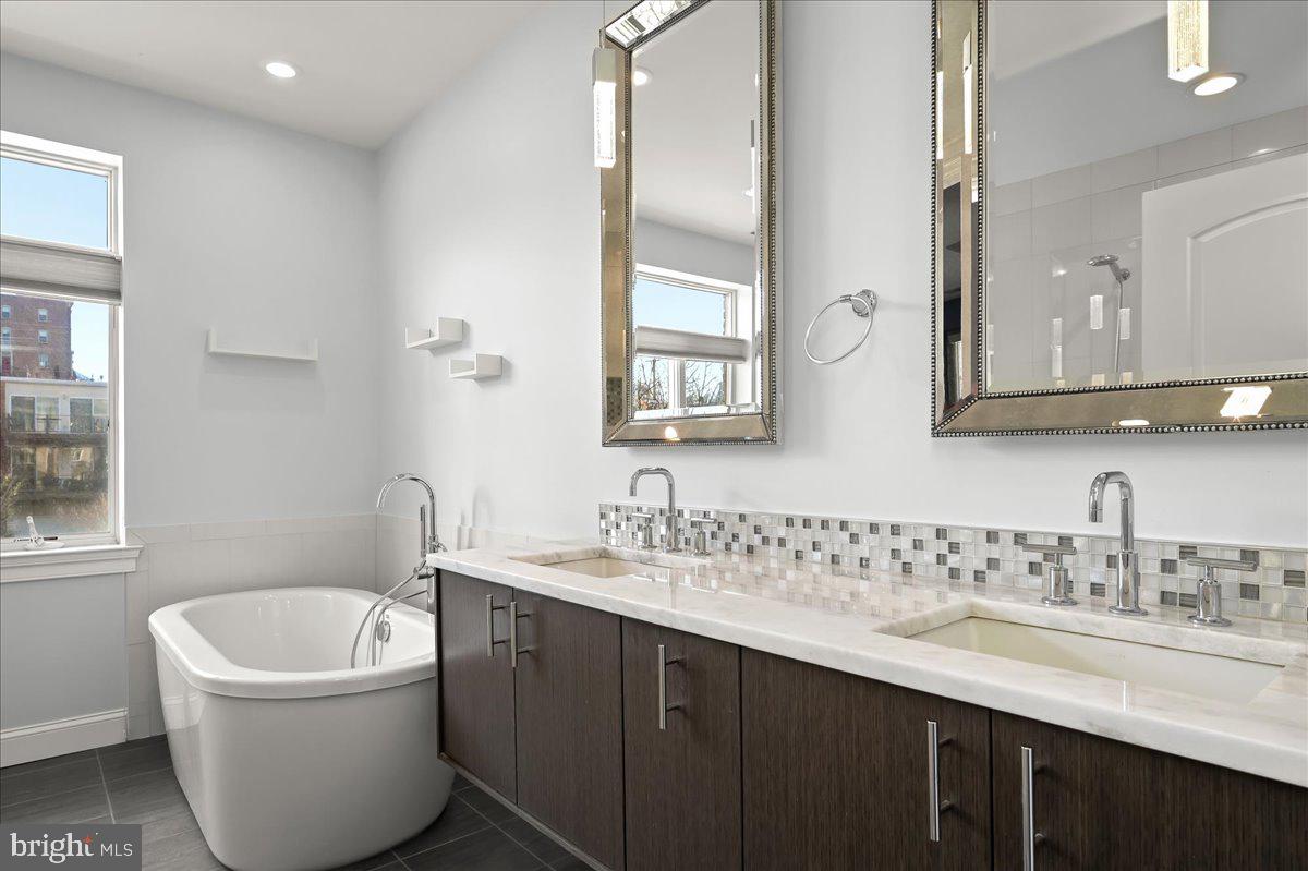 PIER HOMES AT HARBORVIEW - Residential
