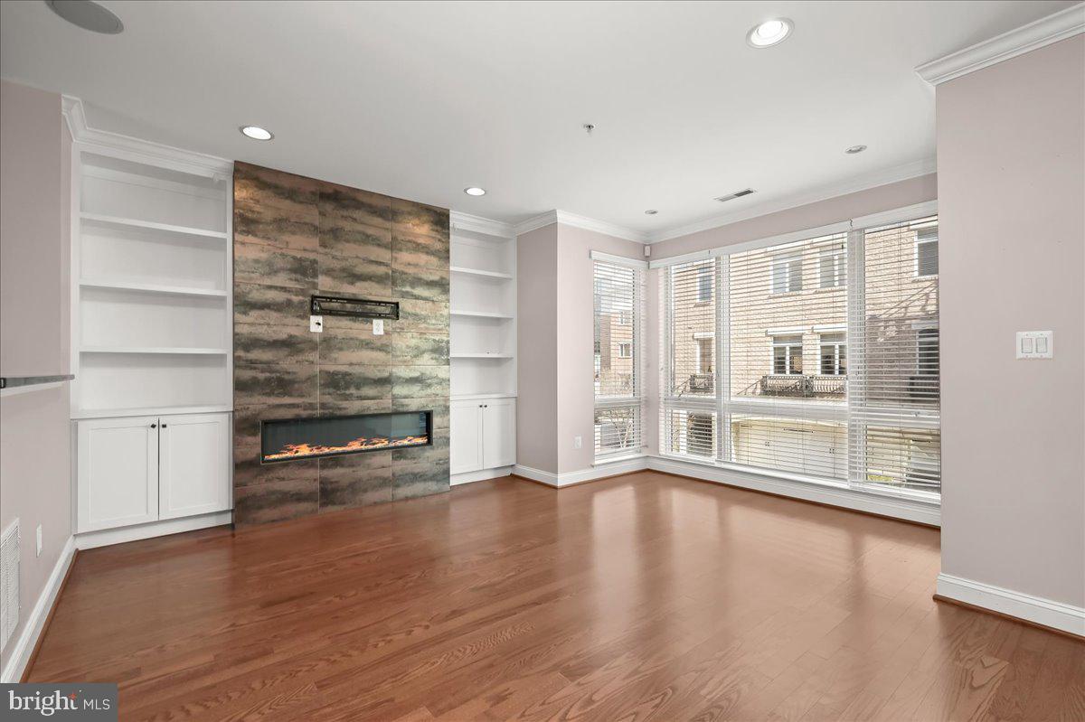 PIER HOMES AT HARBORVIEW - Residential