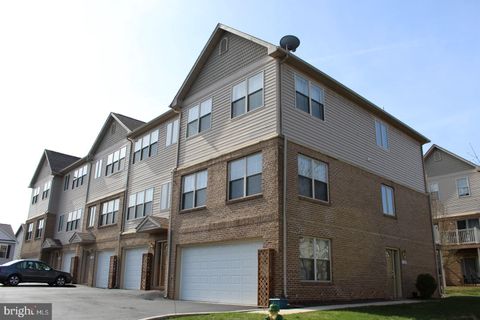 Townhouse For Sale - 182 Sunrise Circle<br/> CUMBERLAND, MD 21502