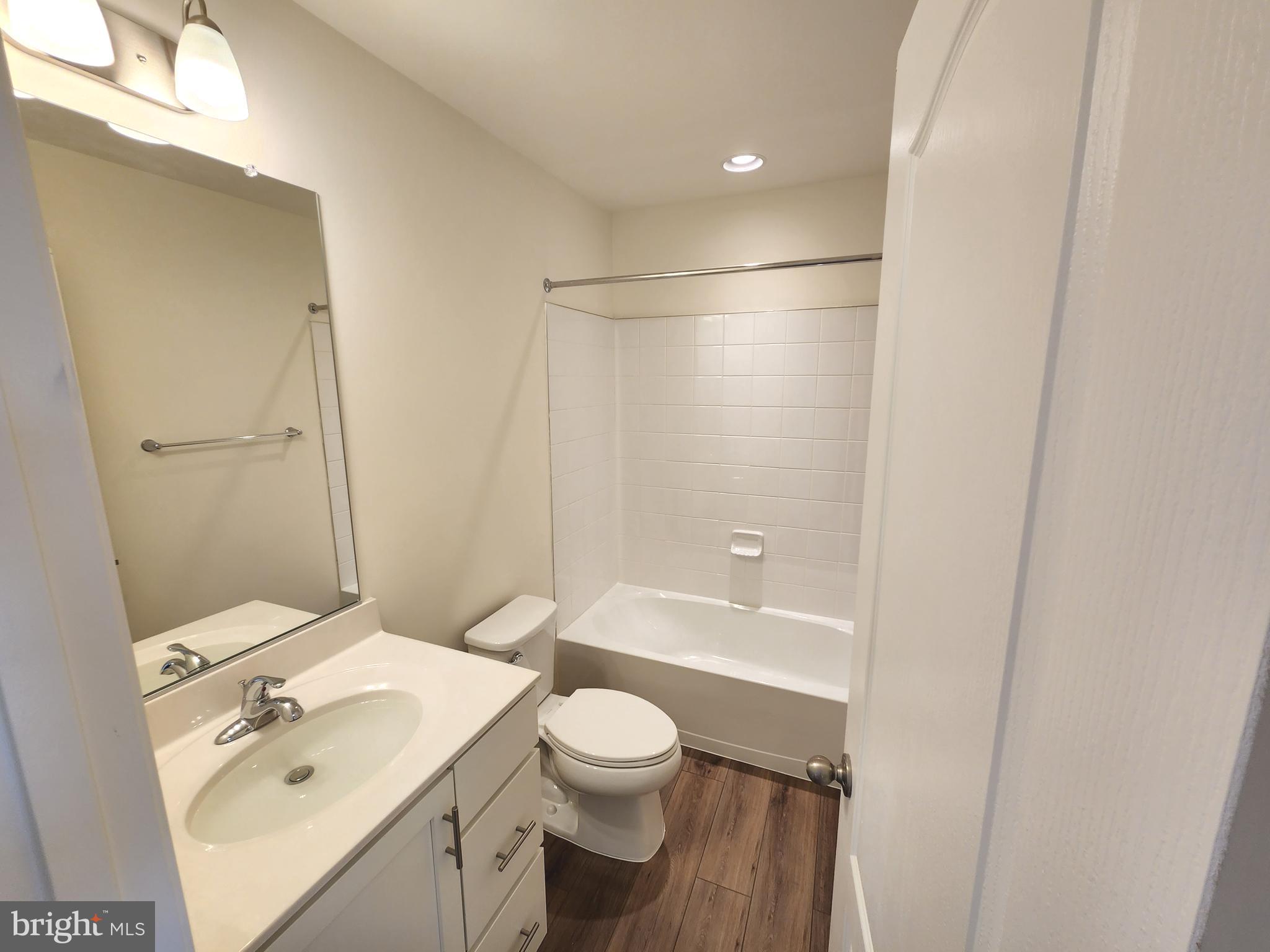 OVERLOOK AT RIVERSIDE TOWNHOMES - Residential