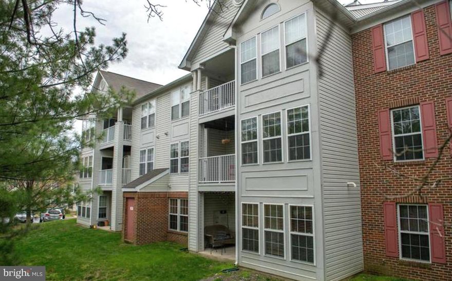 OPTION TO RENT FULLY  FURNISHED AS SEEN IN CONDO AND IN PHOTOS FOR $1600/MONTH - SPACIOUS LIGHT FILLED FIRST LEVEL CONDO (ACCESSIBLE VIA RAMP OR STAIRS) THAT FEATURES A PRIVATE WALK-OUT PATIO,  UPGRADED KITCHEN, LARGE LIVING ROOM FLOWS TO OPEN KITCHEN AND DINING AREA, 2 MASTER SUITES WITH SPLIT BEDROOM FLOOR PLAN. CONVENIENTLY LOCATED WITHIN WALKING DISTANCE TO SCHOOLS AND SHOPPING!  ALL HIGH QUALITY  FURNISHINGS IN THE HOME CAN STAY FOR THE FURNISHED PRICE $1600 INCLUDING BEDROOM SETS, LIVING ROOM INC TV, DINING ROOM SET, OUTDOOR SET, ETC. BEST CONDO AROUND - THIS IS A MUST SEE.